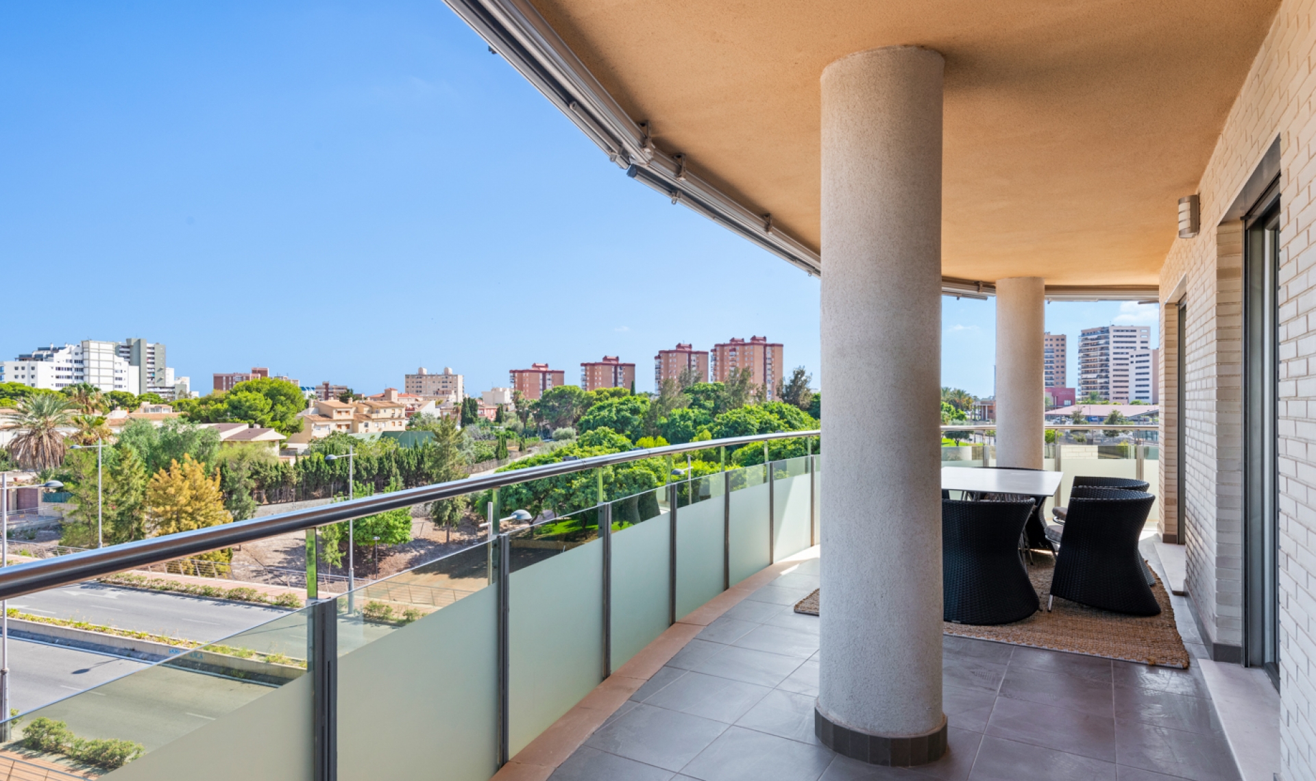 Resale - Apartment -
El Campello - El Amerador