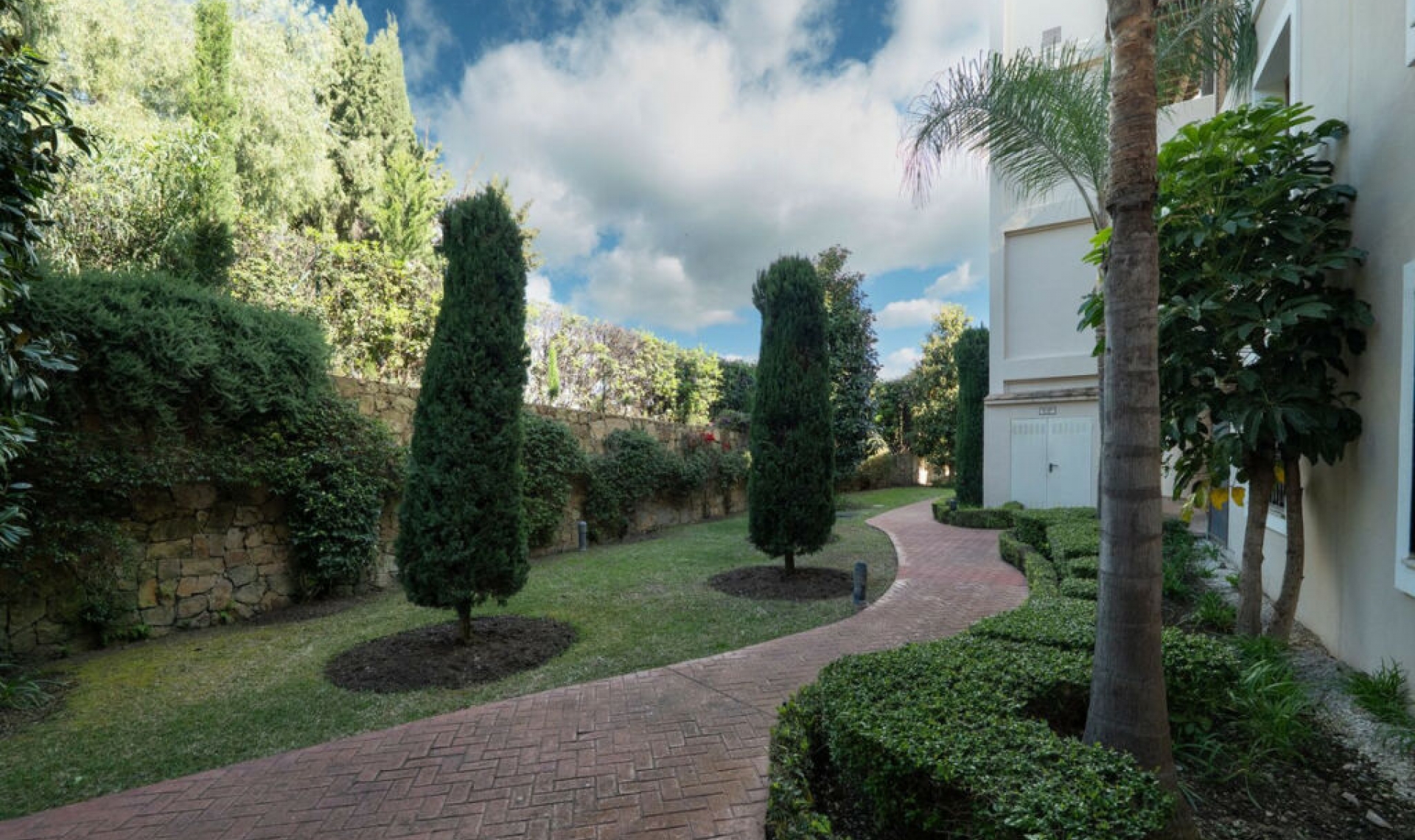 Resale - Apartment -
El Paraiso