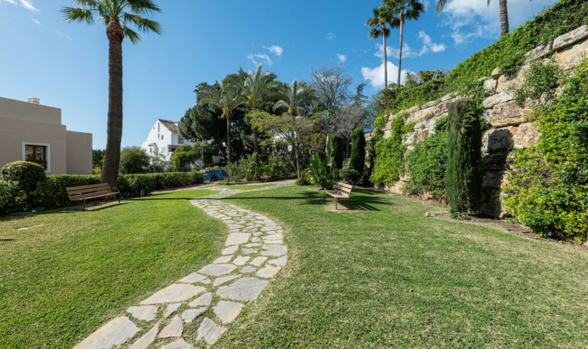 Resale - Apartment -
El Paraiso