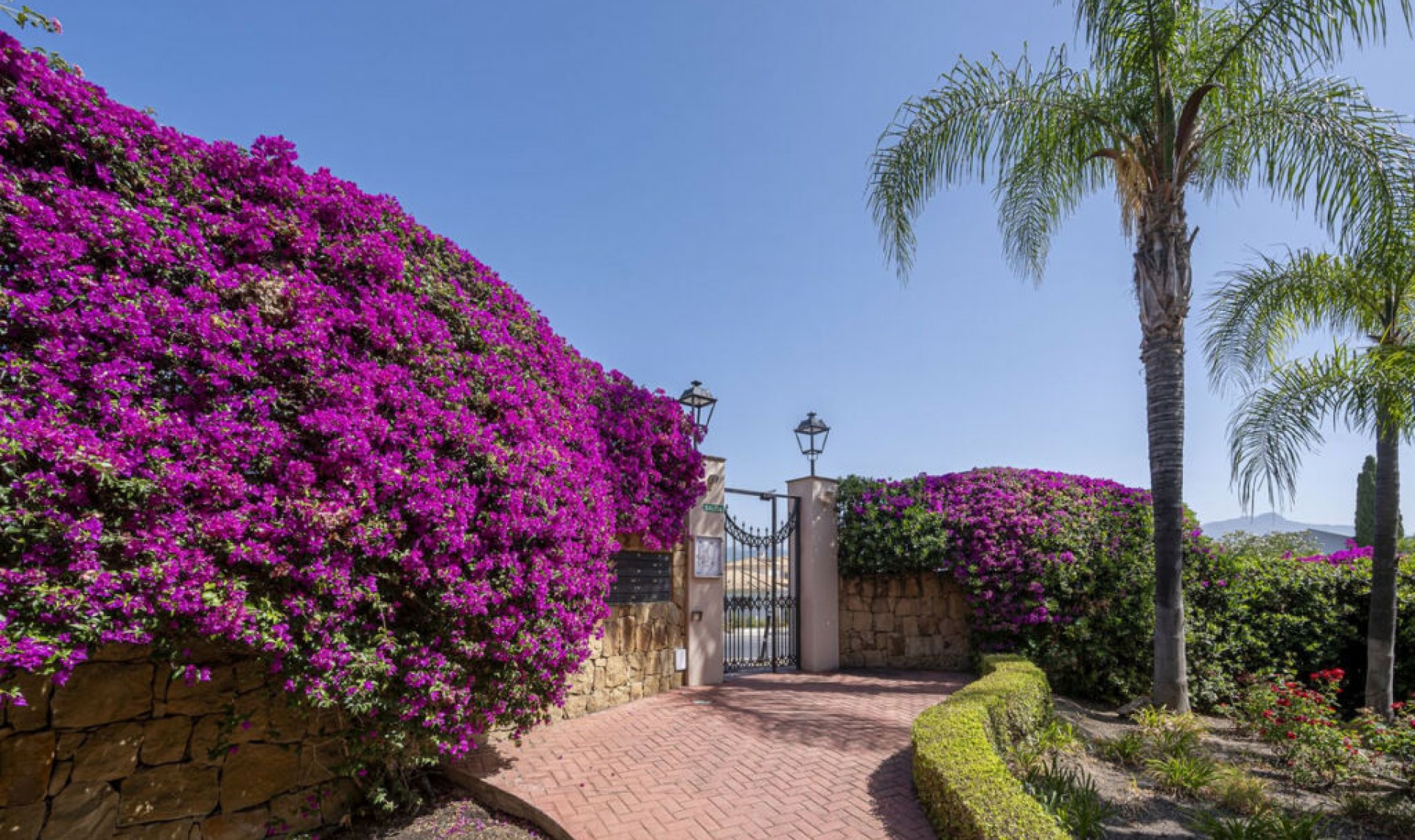 Resale - Apartment -
El Paraiso