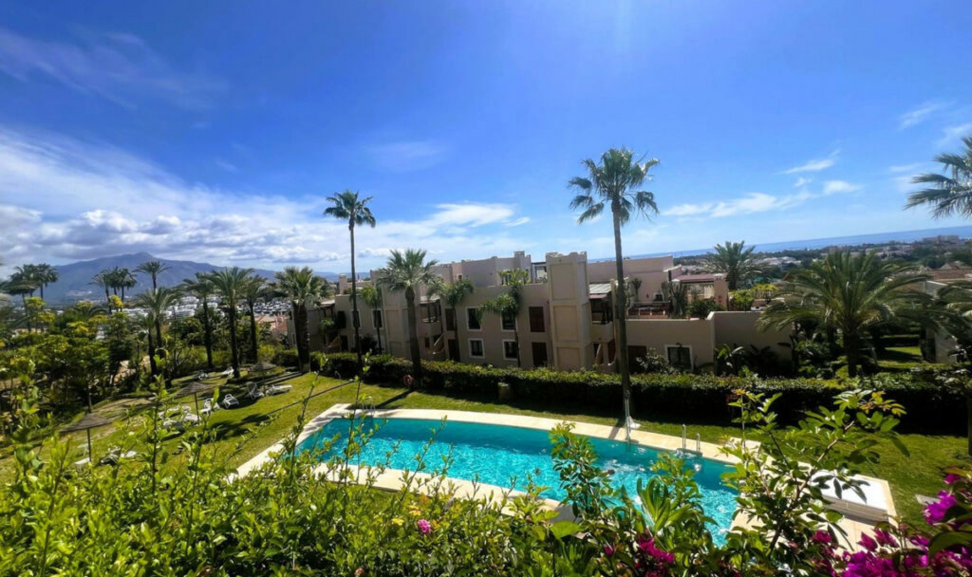 Resale - Apartment -
El Paraiso