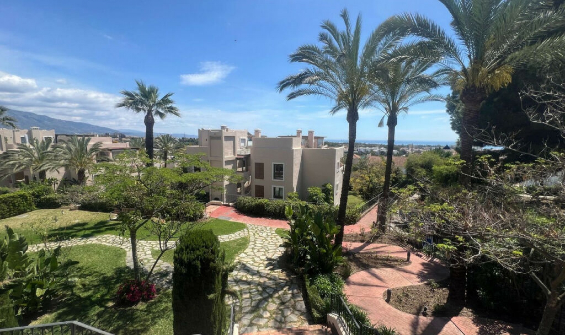Resale - Apartment -
El Paraiso