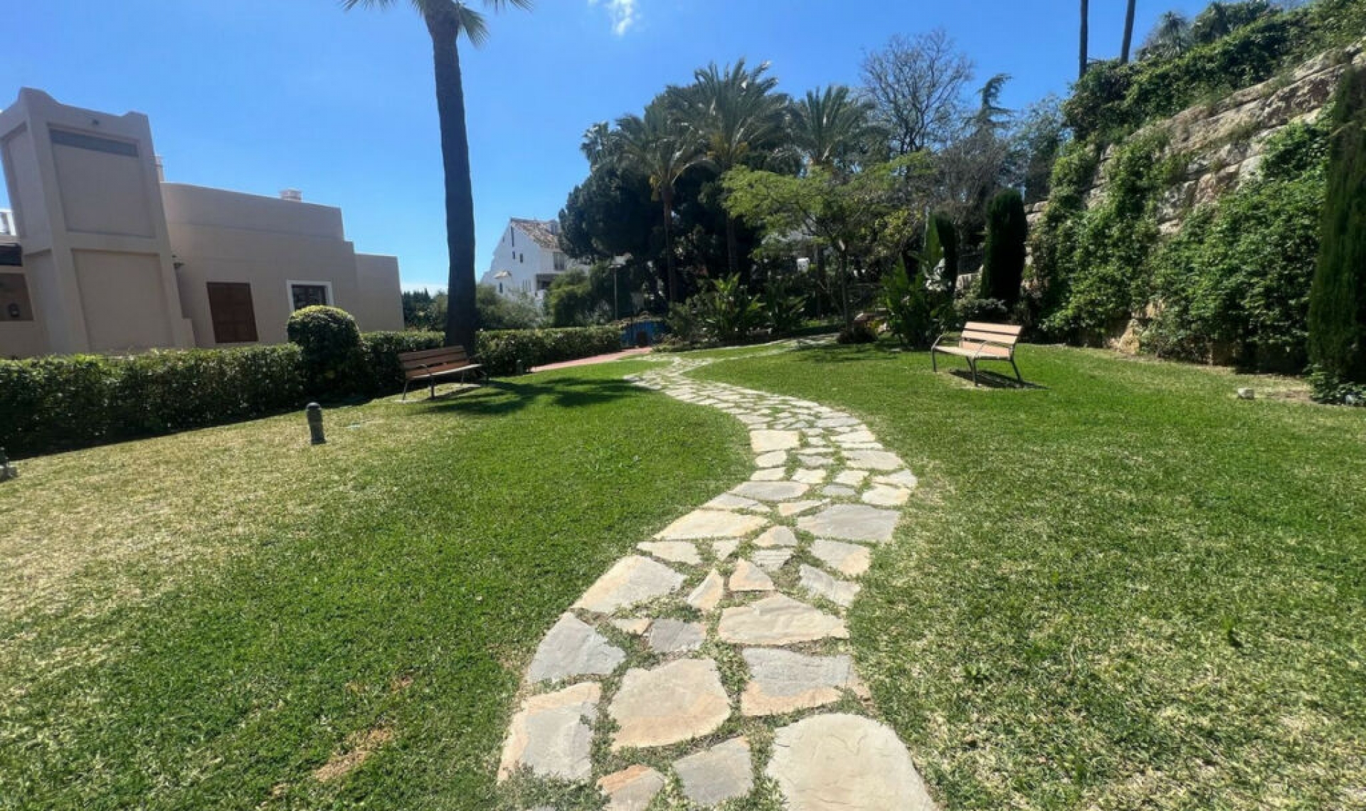 Resale - Apartment -
El Paraiso