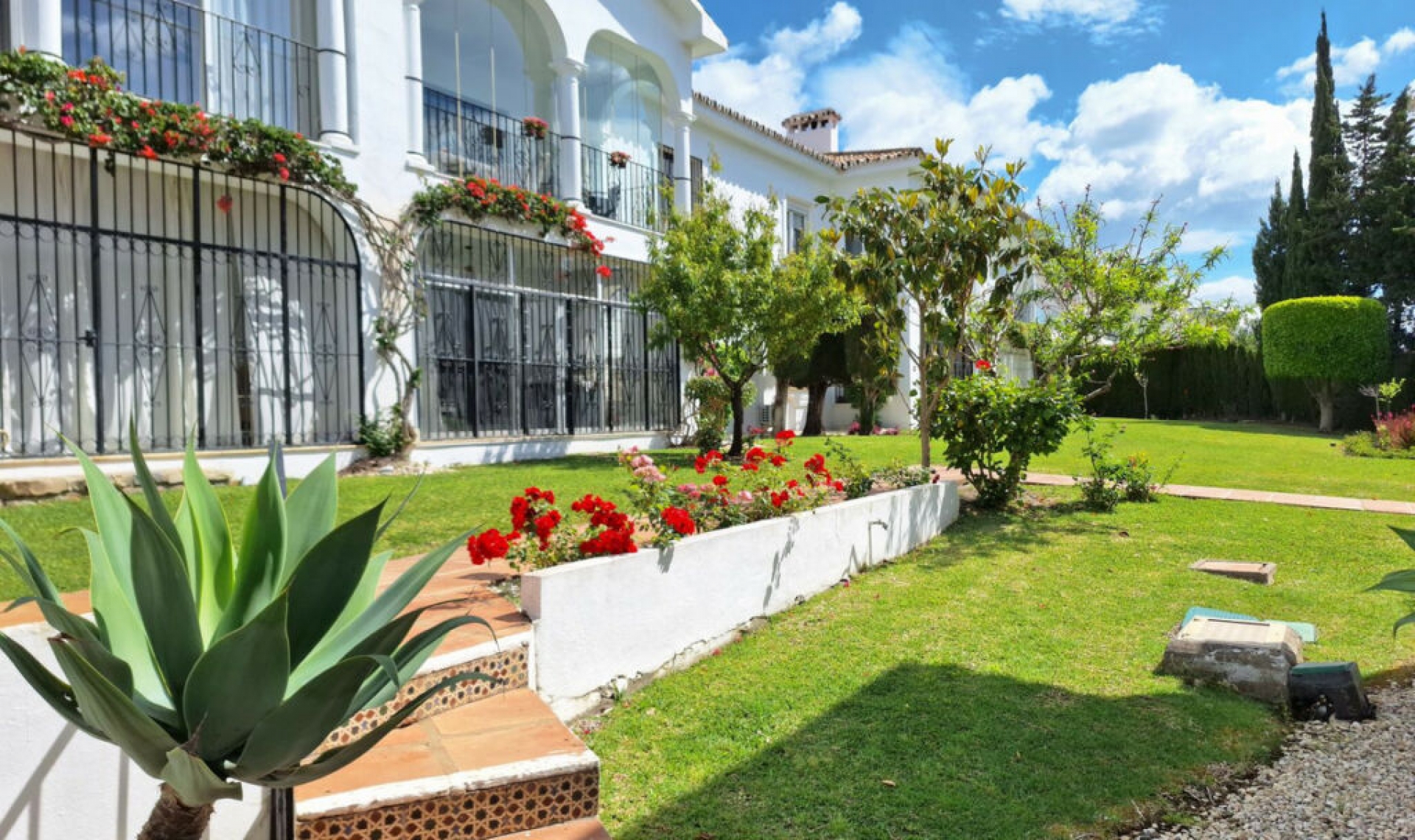 Resale - Apartment -
El Paraiso