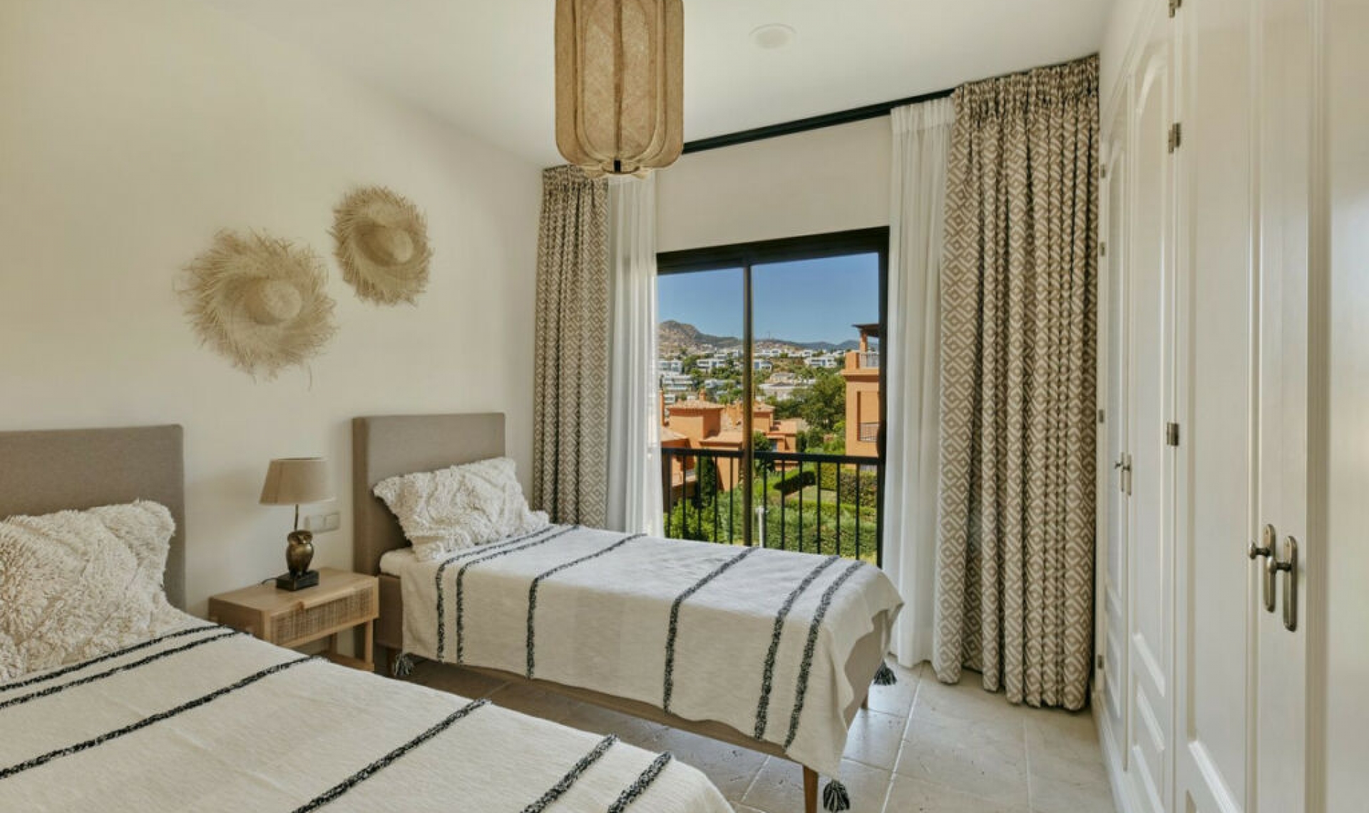 Resale - Apartment -
El Paraiso