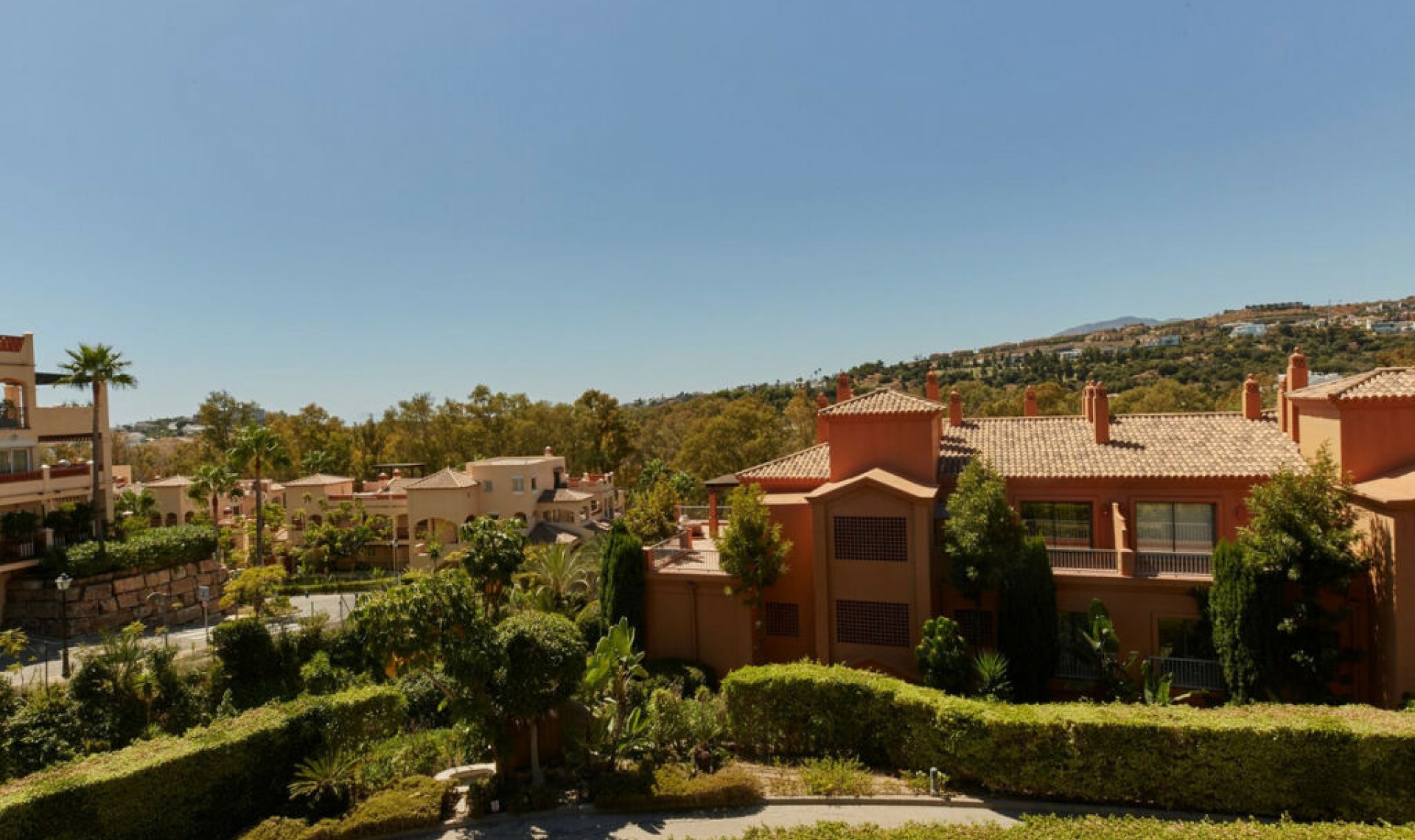 Resale - Apartment -
El Paraiso