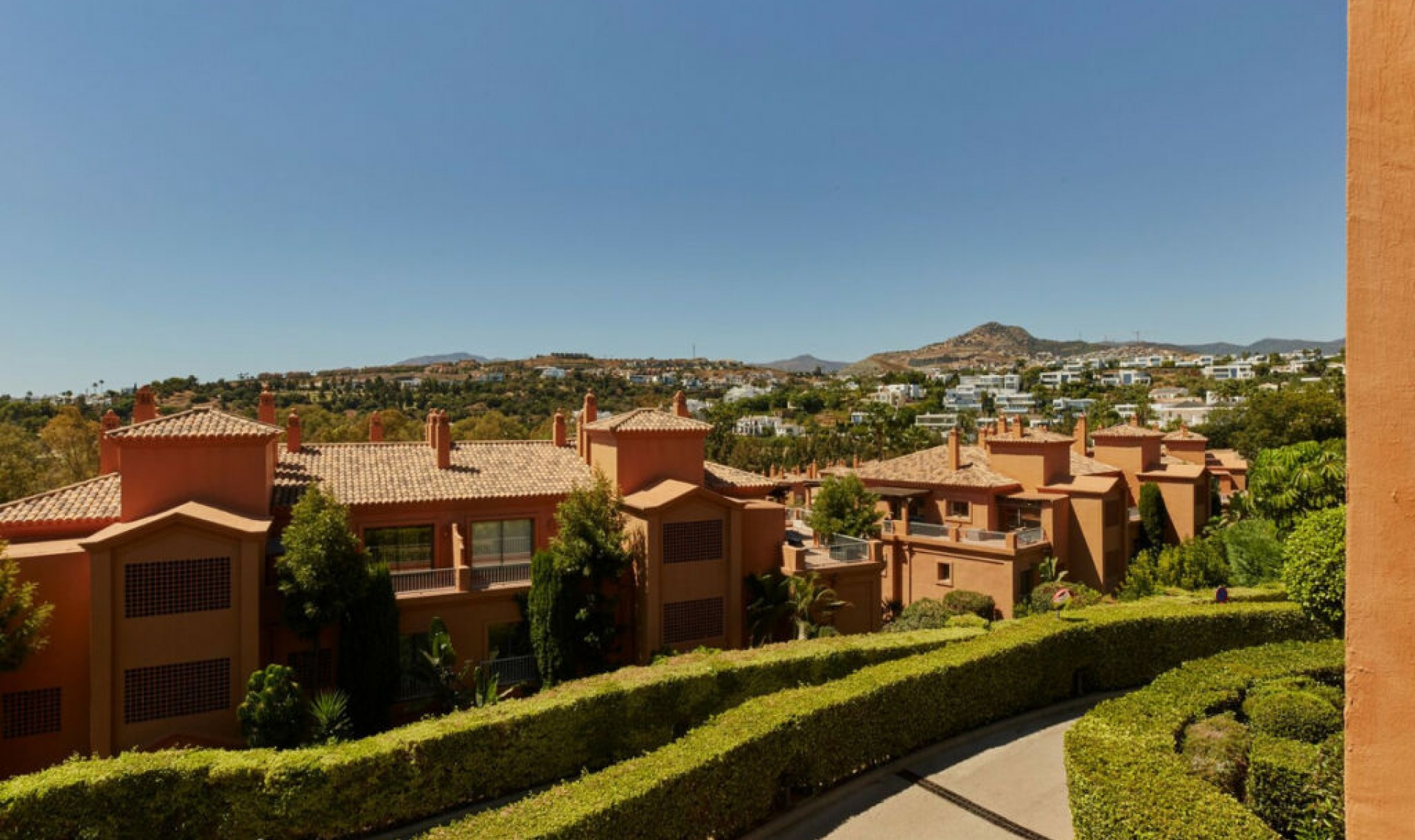 Resale - Apartment -
El Paraiso