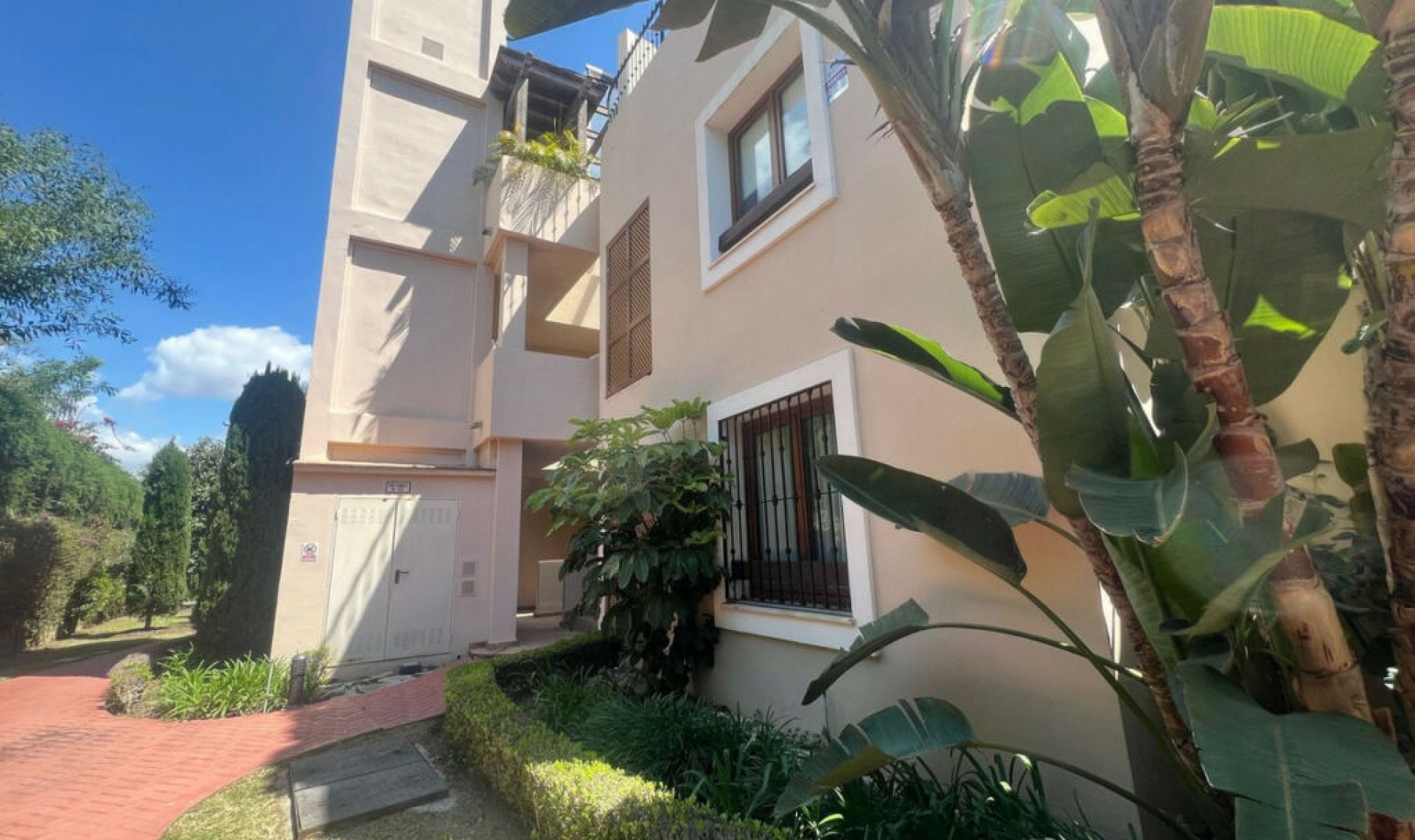 Resale - Apartment -
El Paraiso
