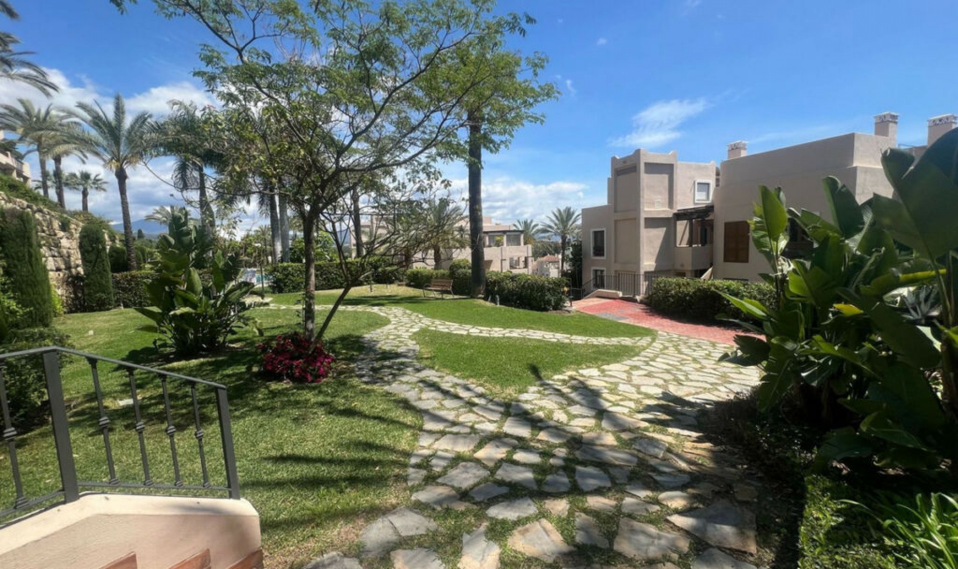 Resale - Apartment -
El Paraiso