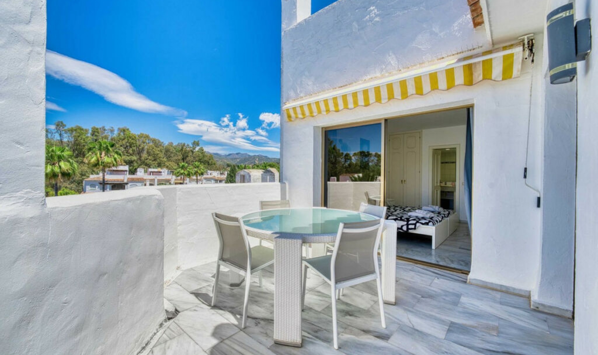 Resale - Apartment -
Elviria