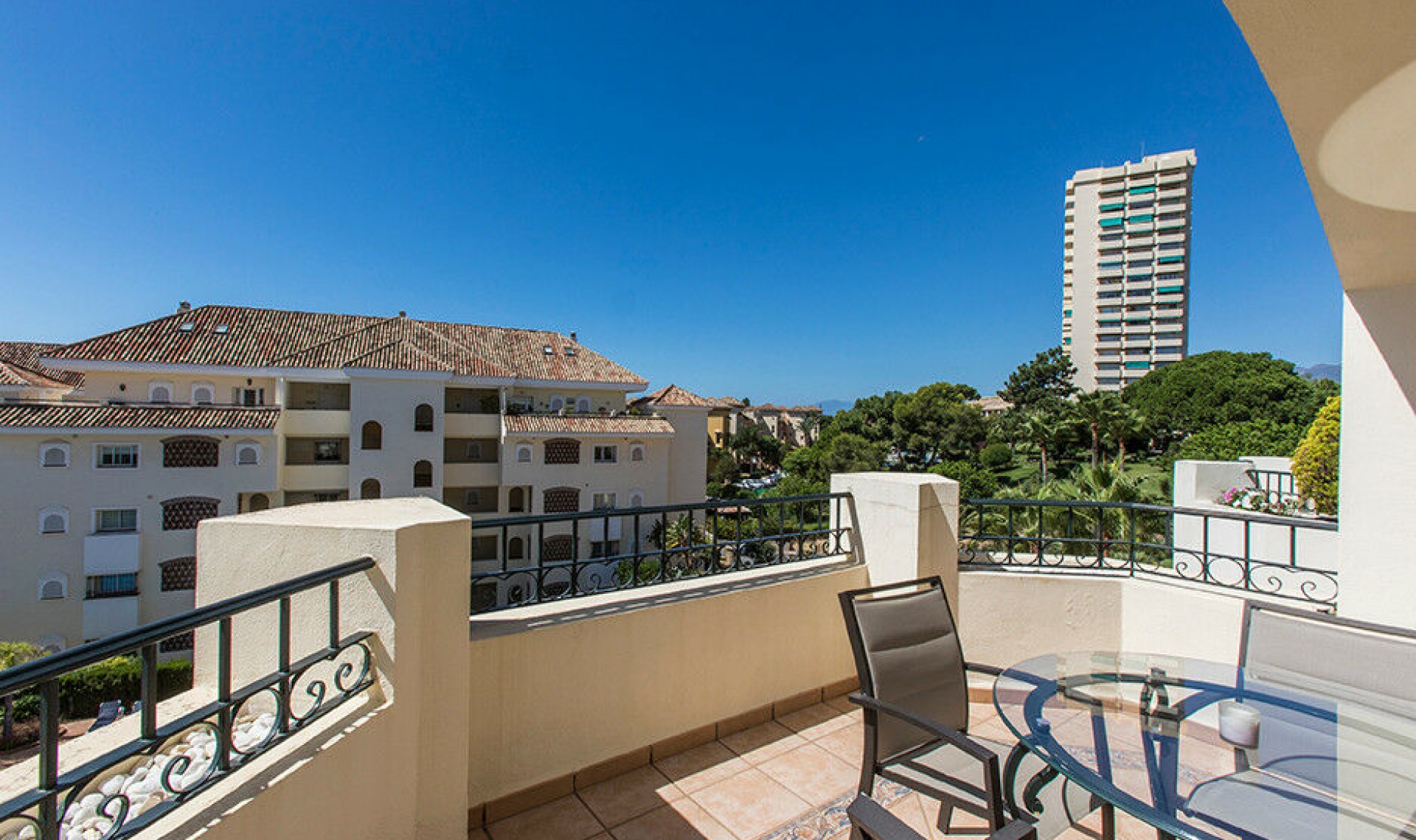 Resale - Apartment -
Elviria