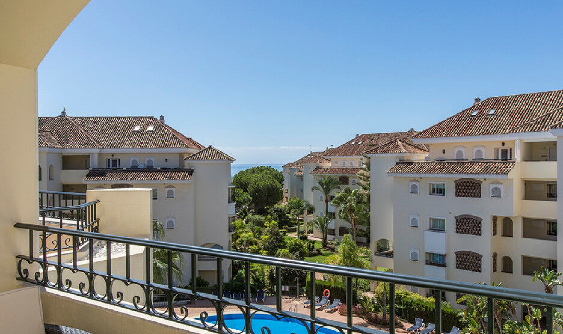 Resale - Apartment -
Elviria