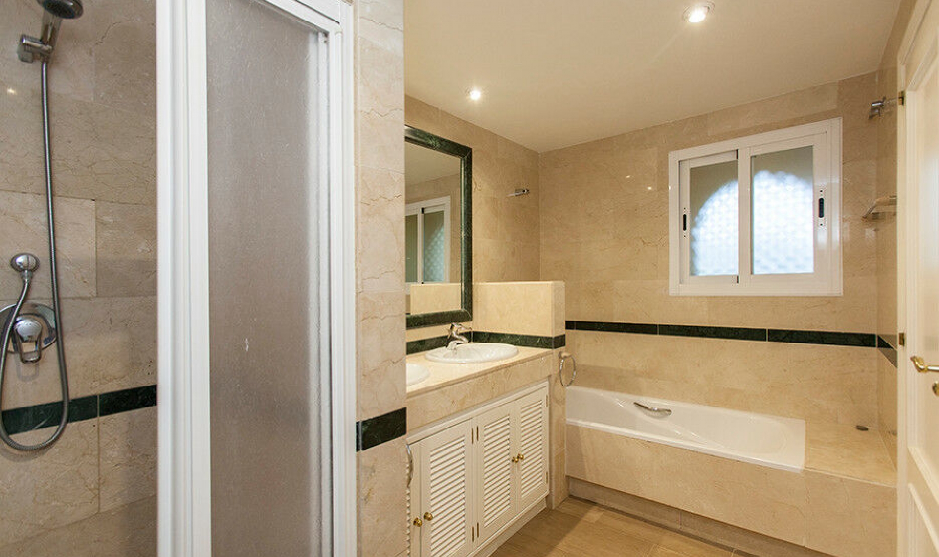 Resale - Apartment -
Elviria