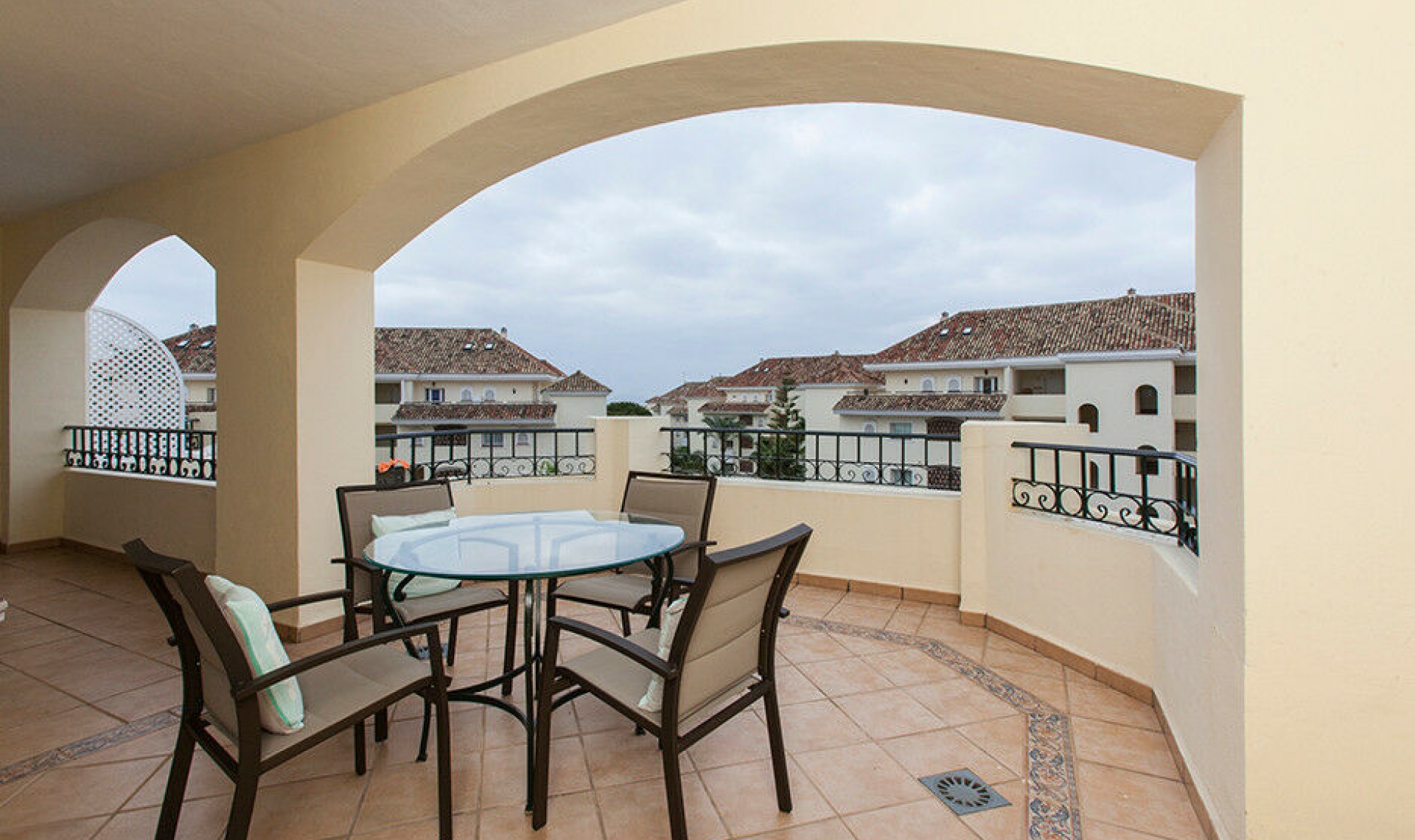 Resale - Apartment -
Elviria
