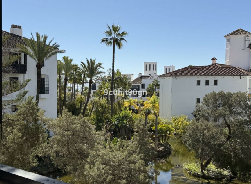 Resale - Apartment -
Elviria