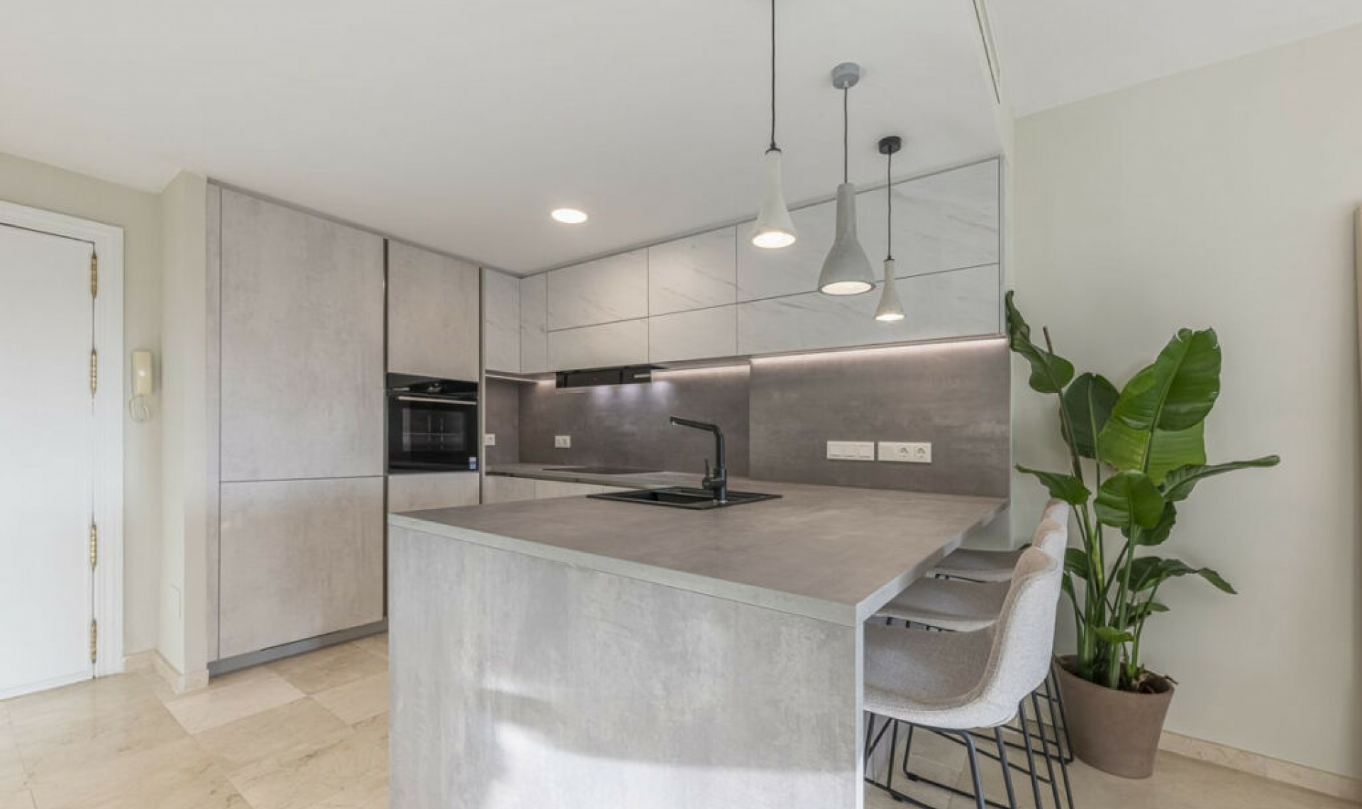 Resale - Apartment -
Elviria