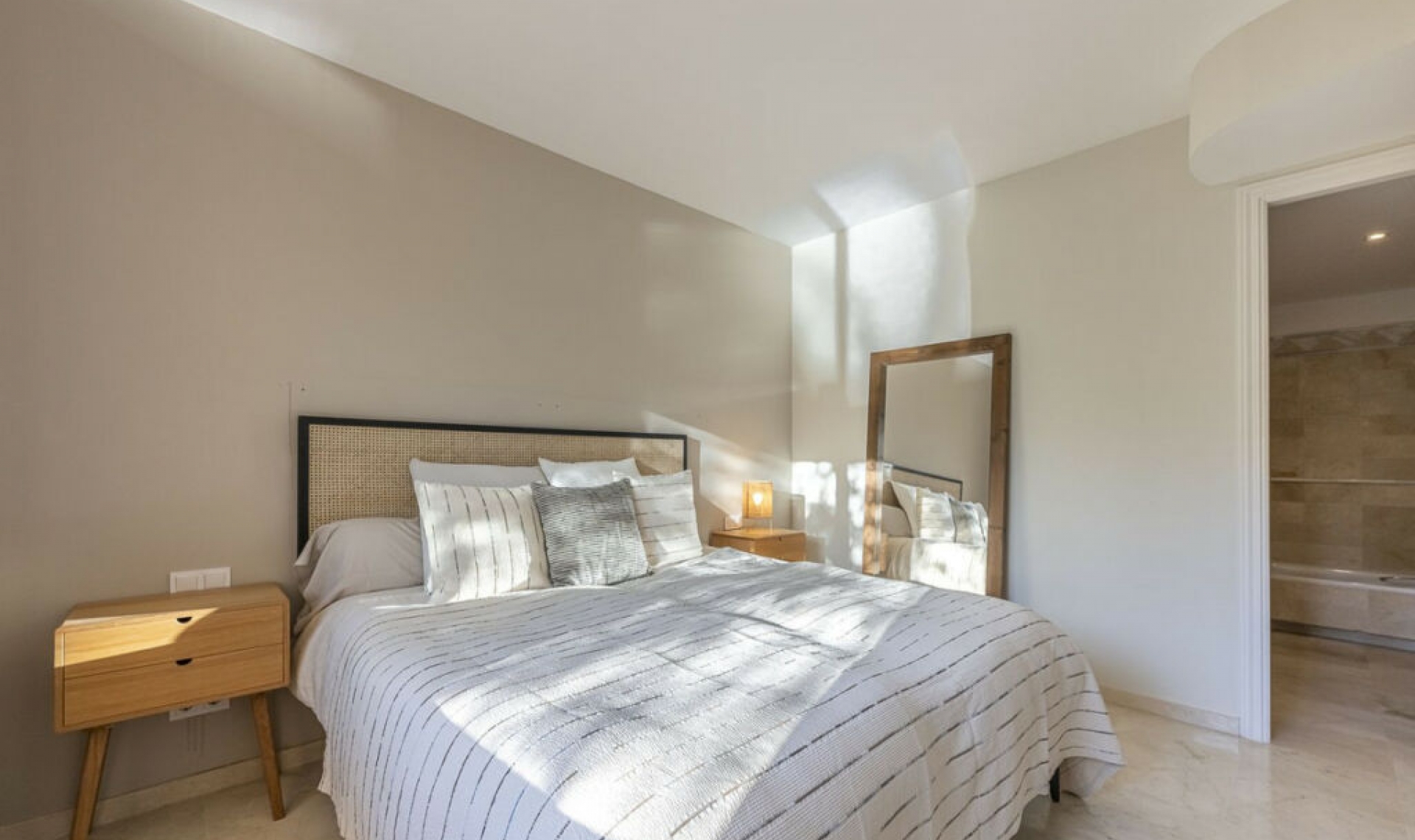 Resale - Apartment -
Elviria