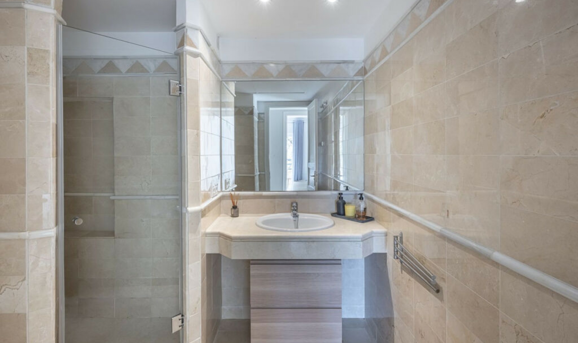 Resale - Apartment -
Elviria