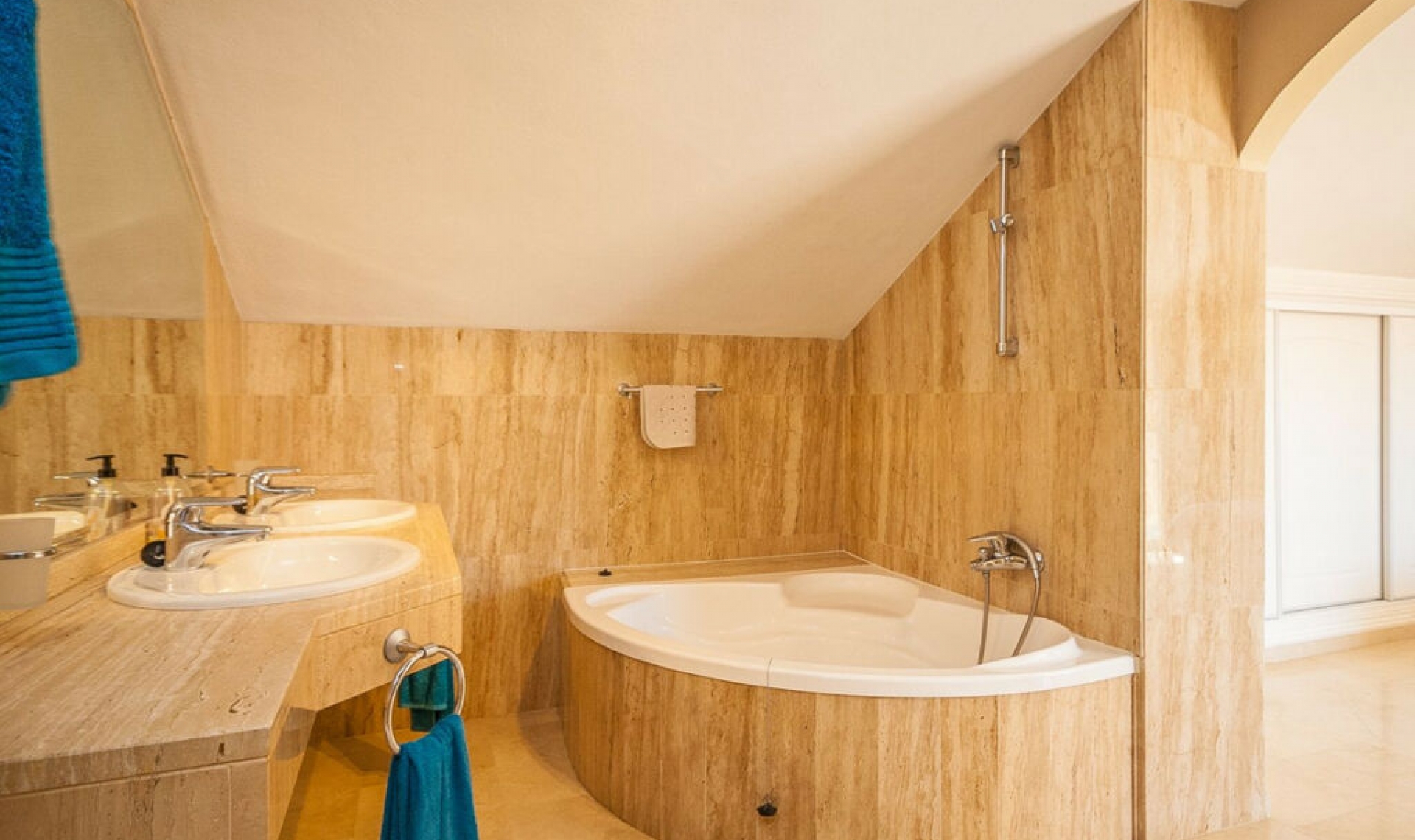 Resale - Apartment -
Elviria