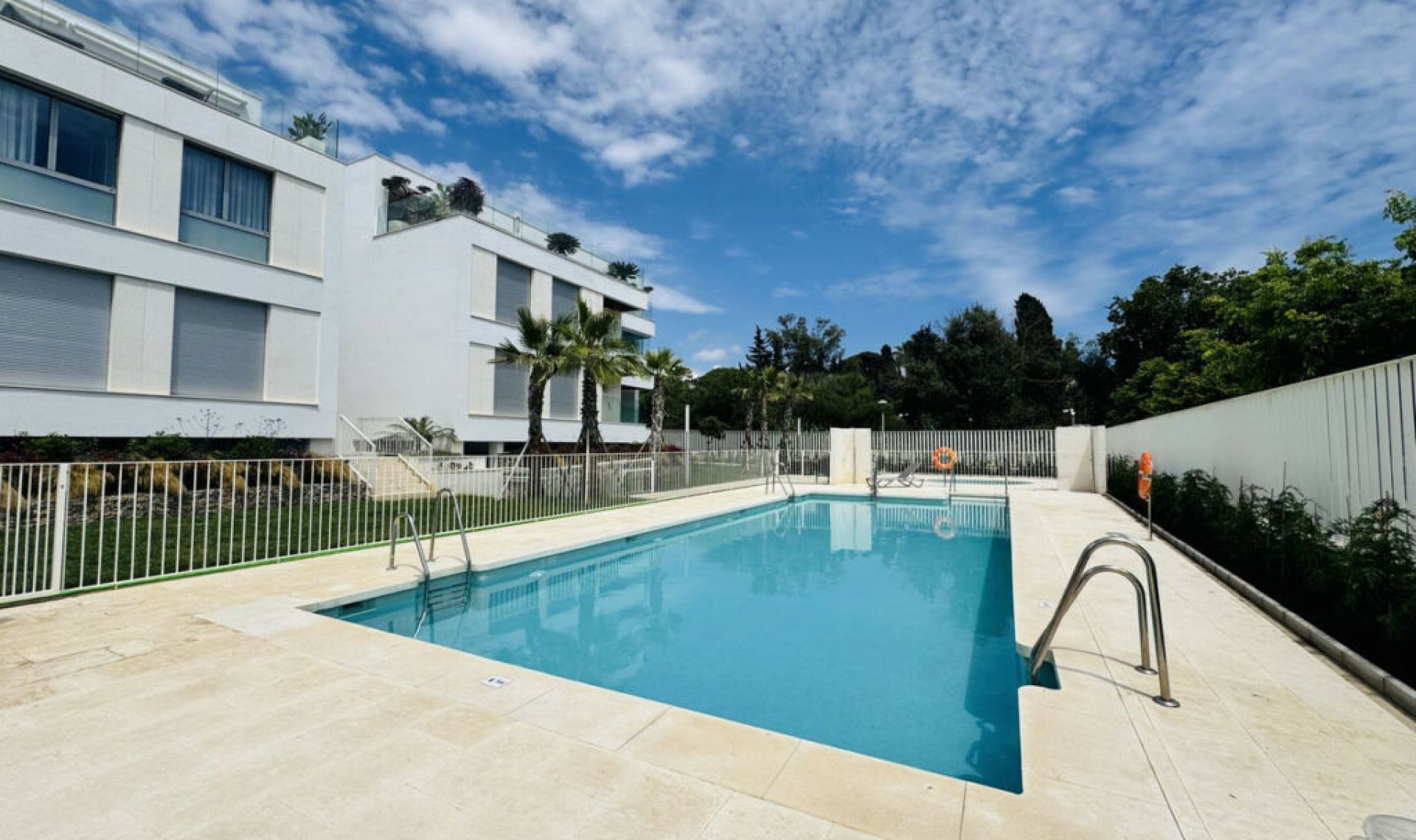 Resale - Apartment -
Elviria