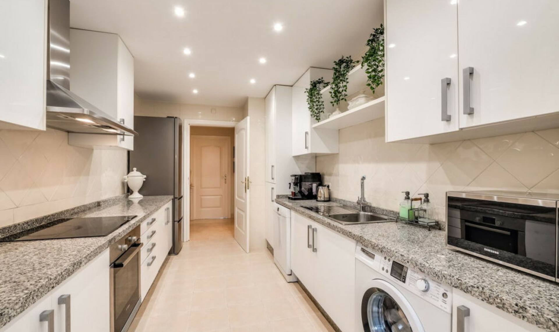 Resale - Apartment -
Elviria