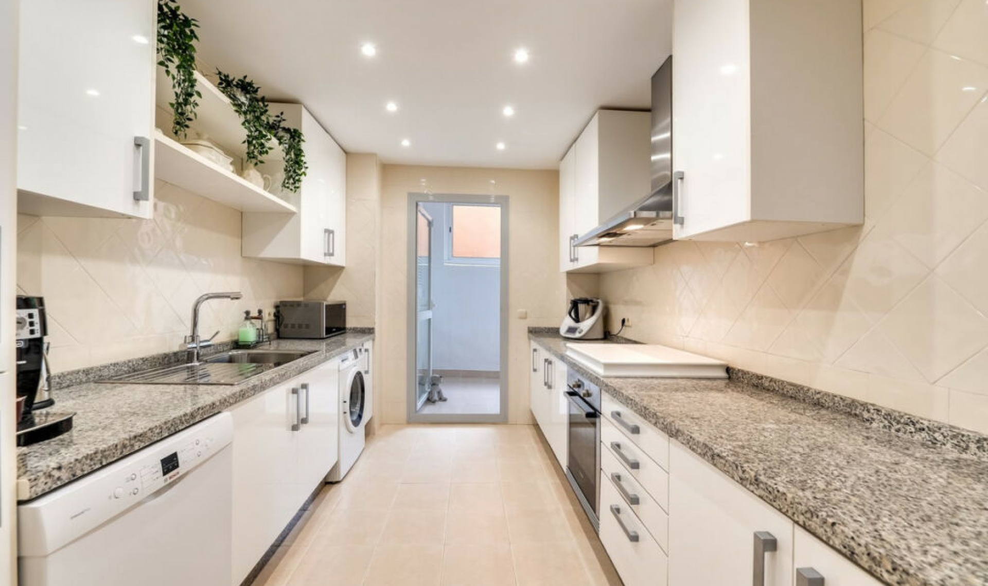 Resale - Apartment -
Elviria