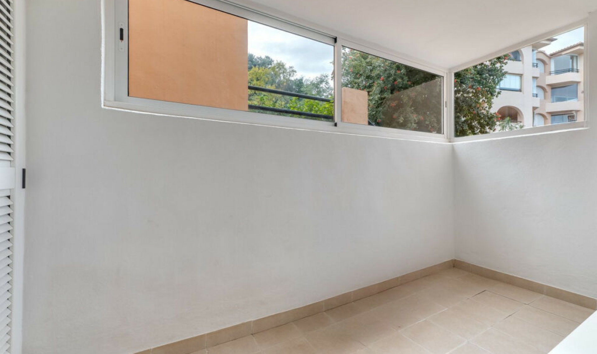 Resale - Apartment -
Elviria