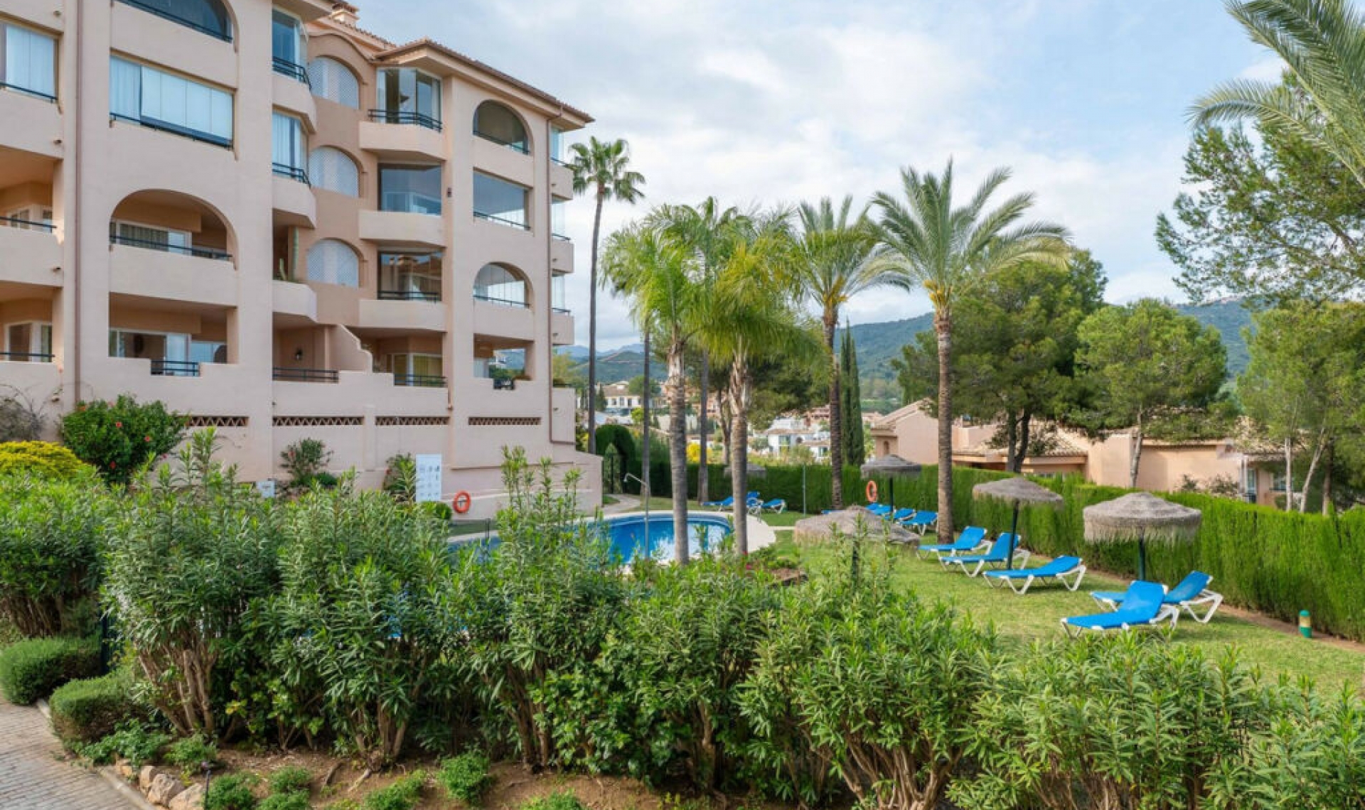 Resale - Apartment -
Elviria