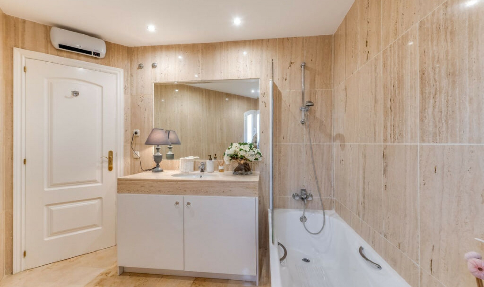 Resale - Apartment -
Elviria