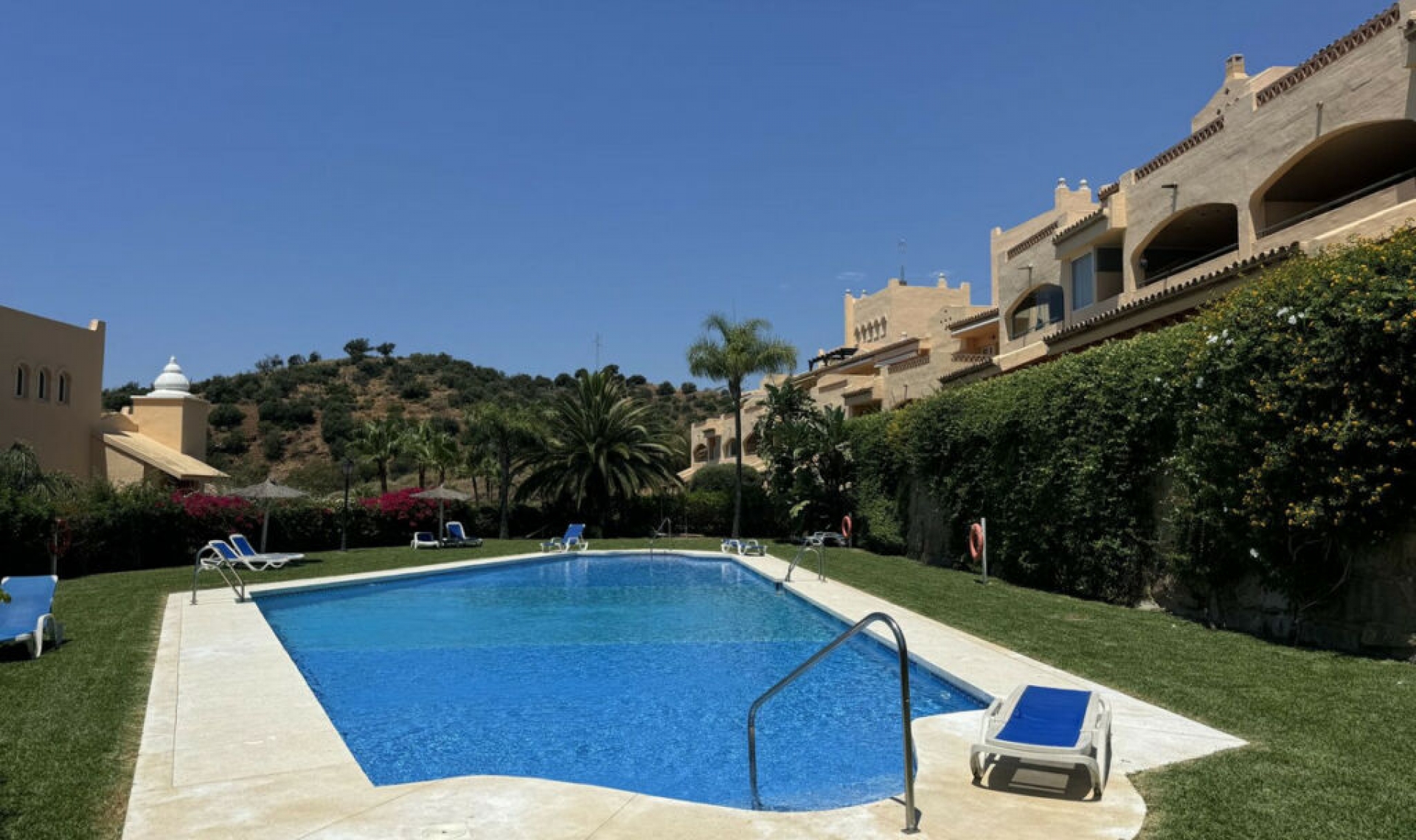 Resale - Apartment -
Elviria