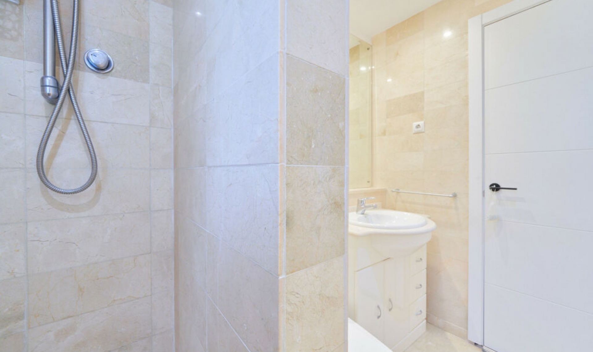 Resale - Apartment -
Elviria