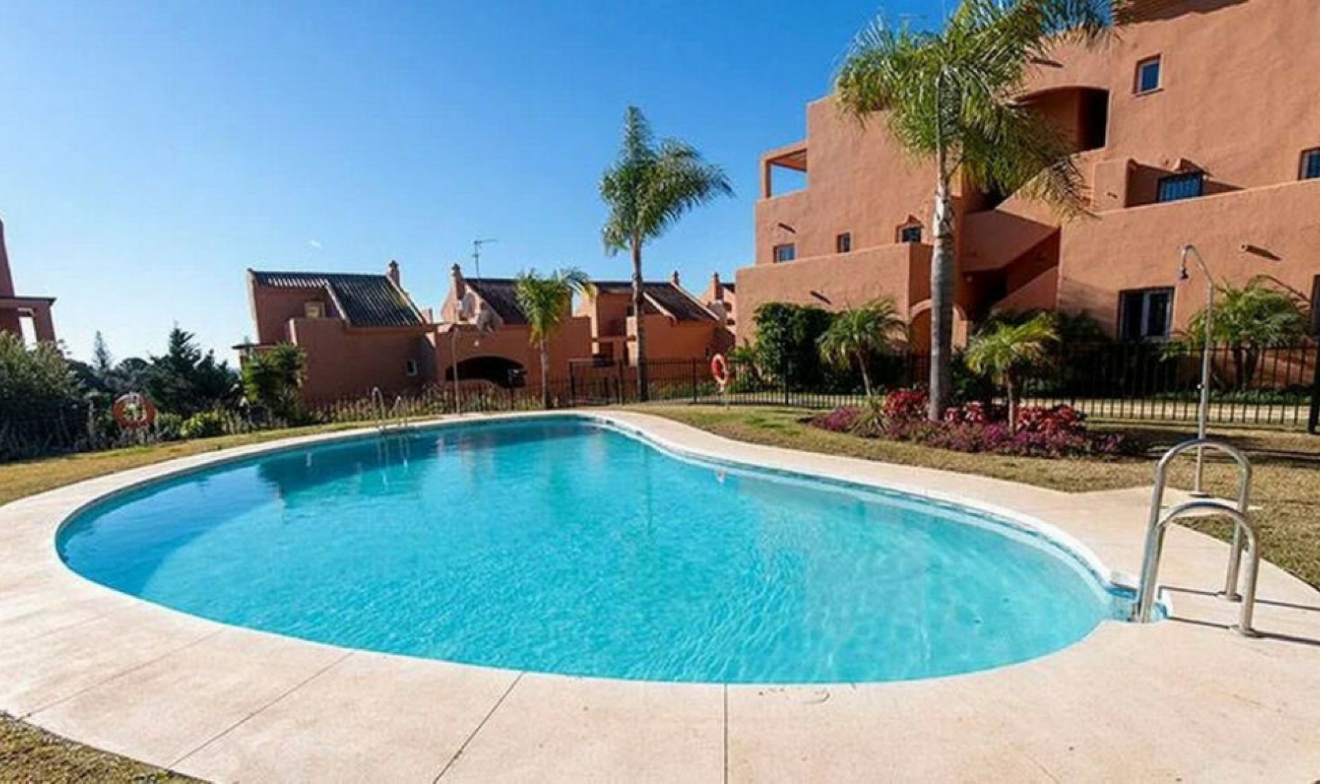 Resale - Apartment -
Elviria