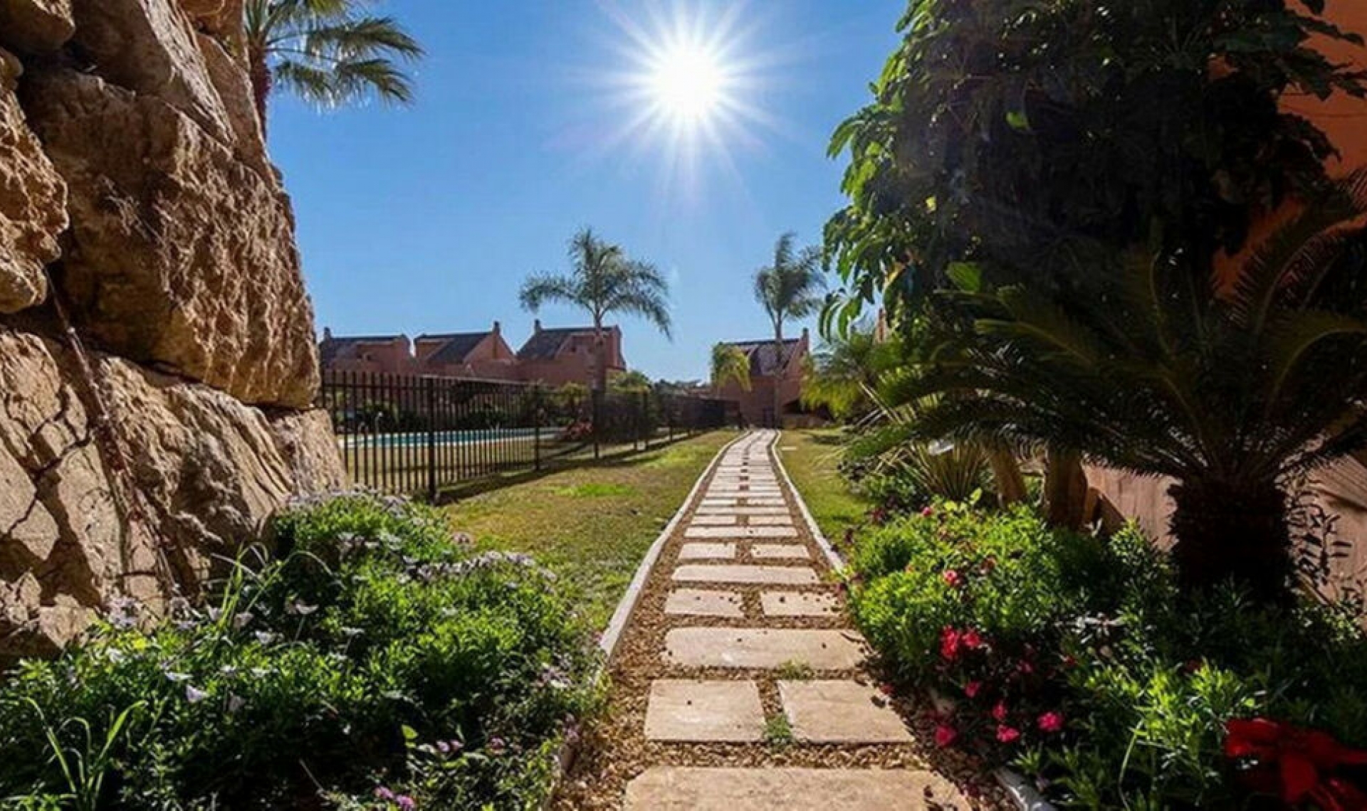 Resale - Apartment -
Elviria