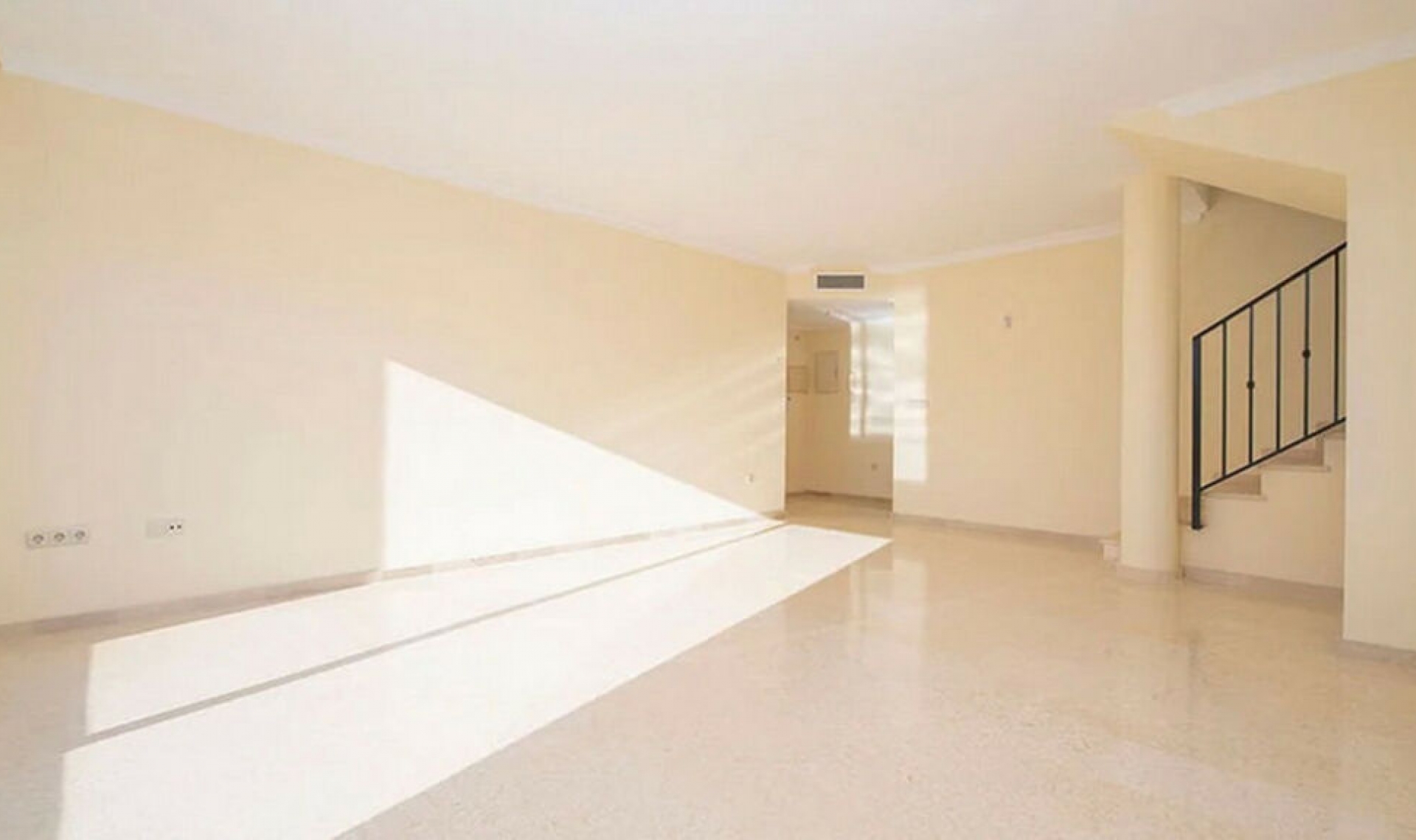 Resale - Apartment -
Elviria