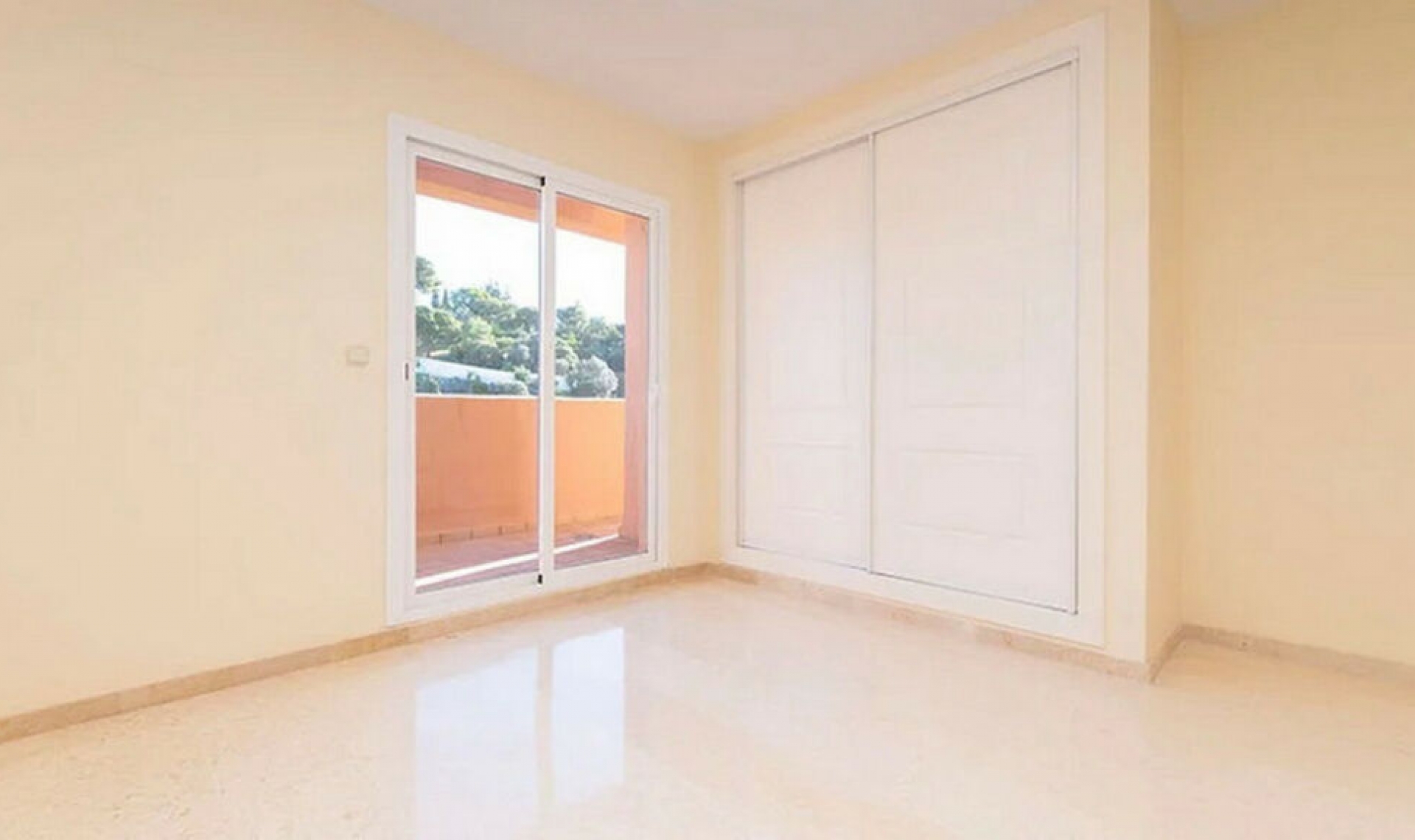 Resale - Apartment -
Elviria