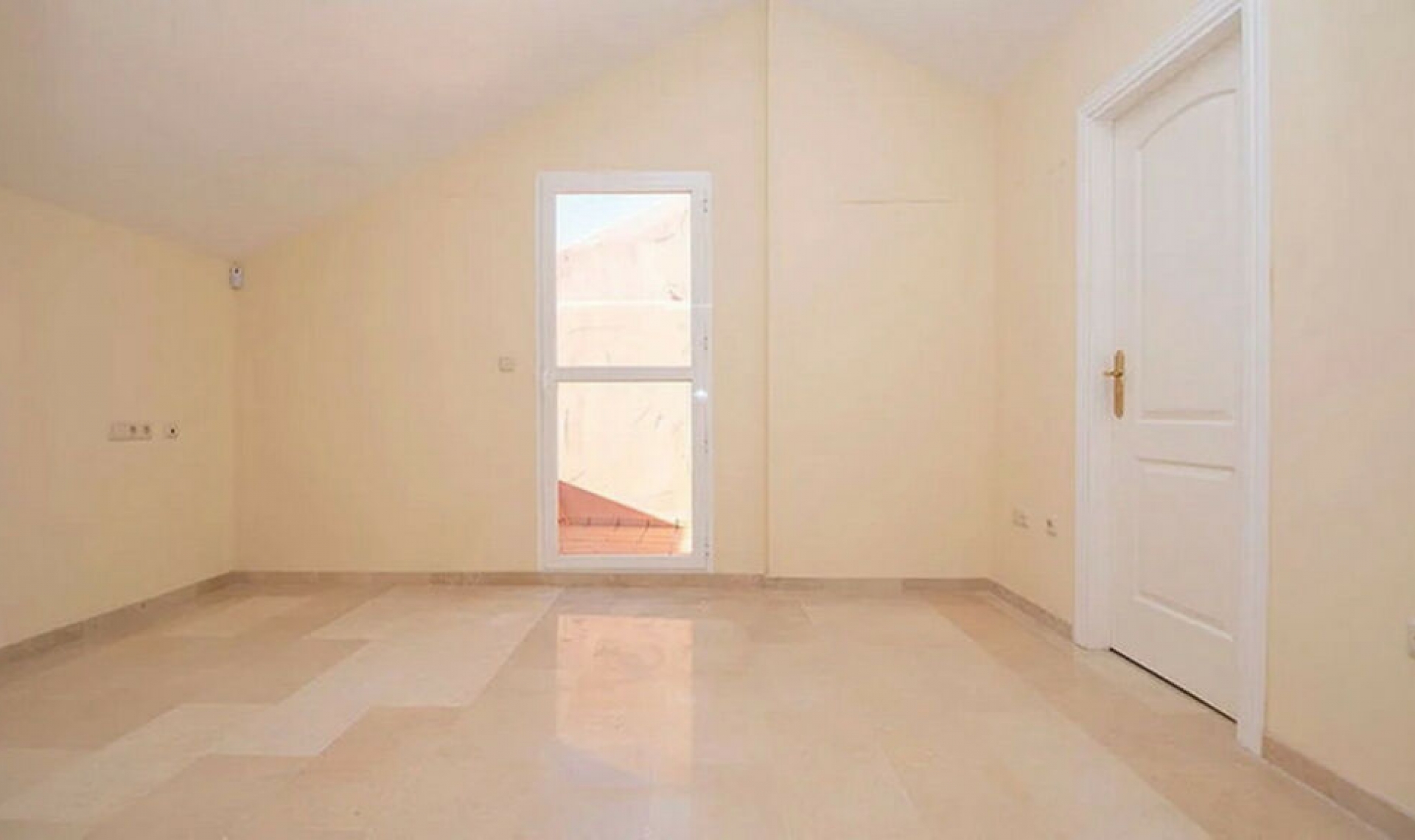 Resale - Apartment -
Elviria