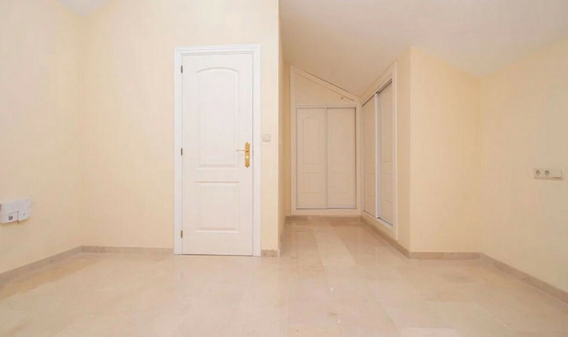 Resale - Apartment -
Elviria