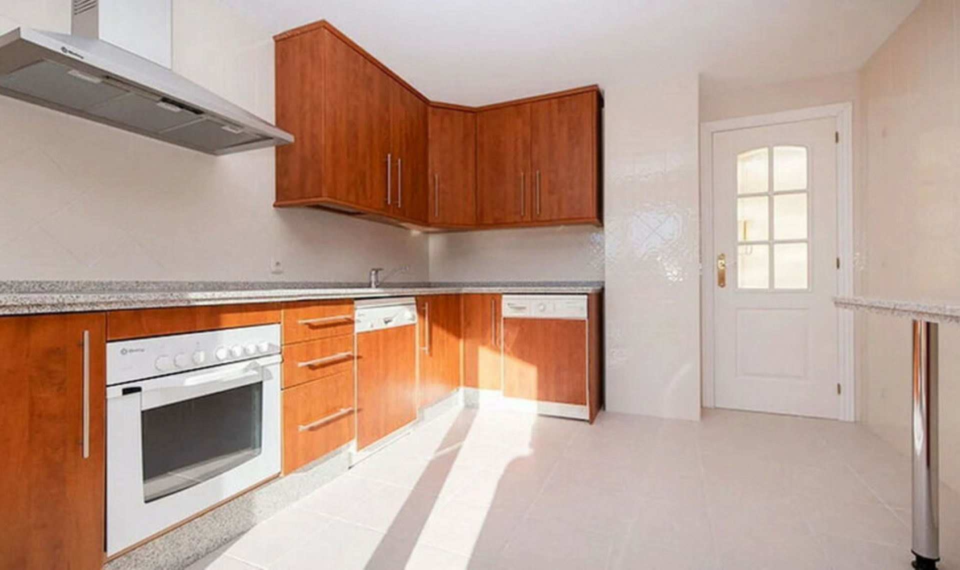 Resale - Apartment -
Elviria