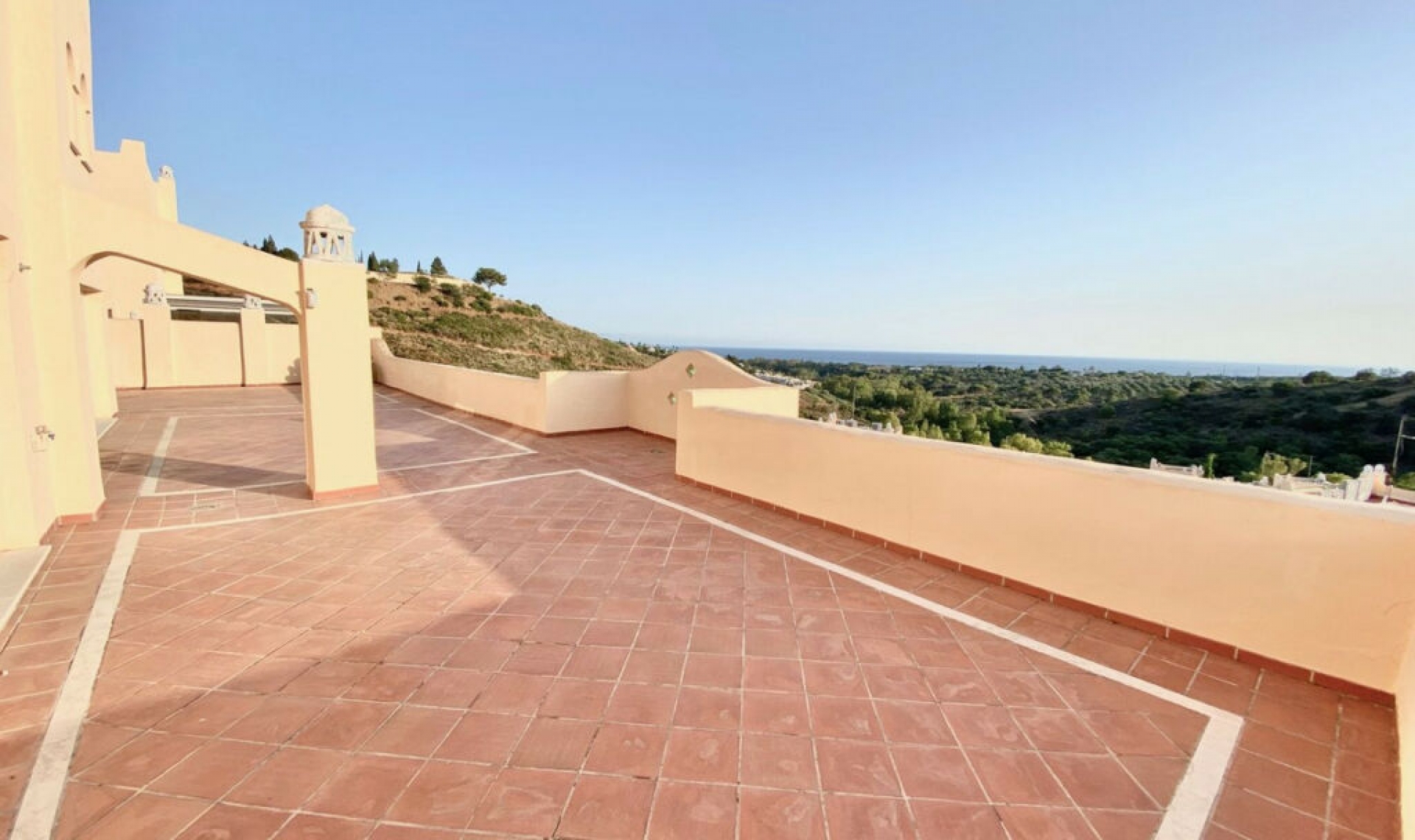 Resale - Apartment -
Elviria