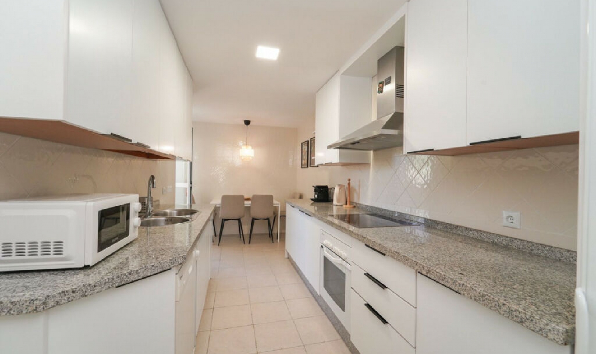 Resale - Apartment -
Elviria