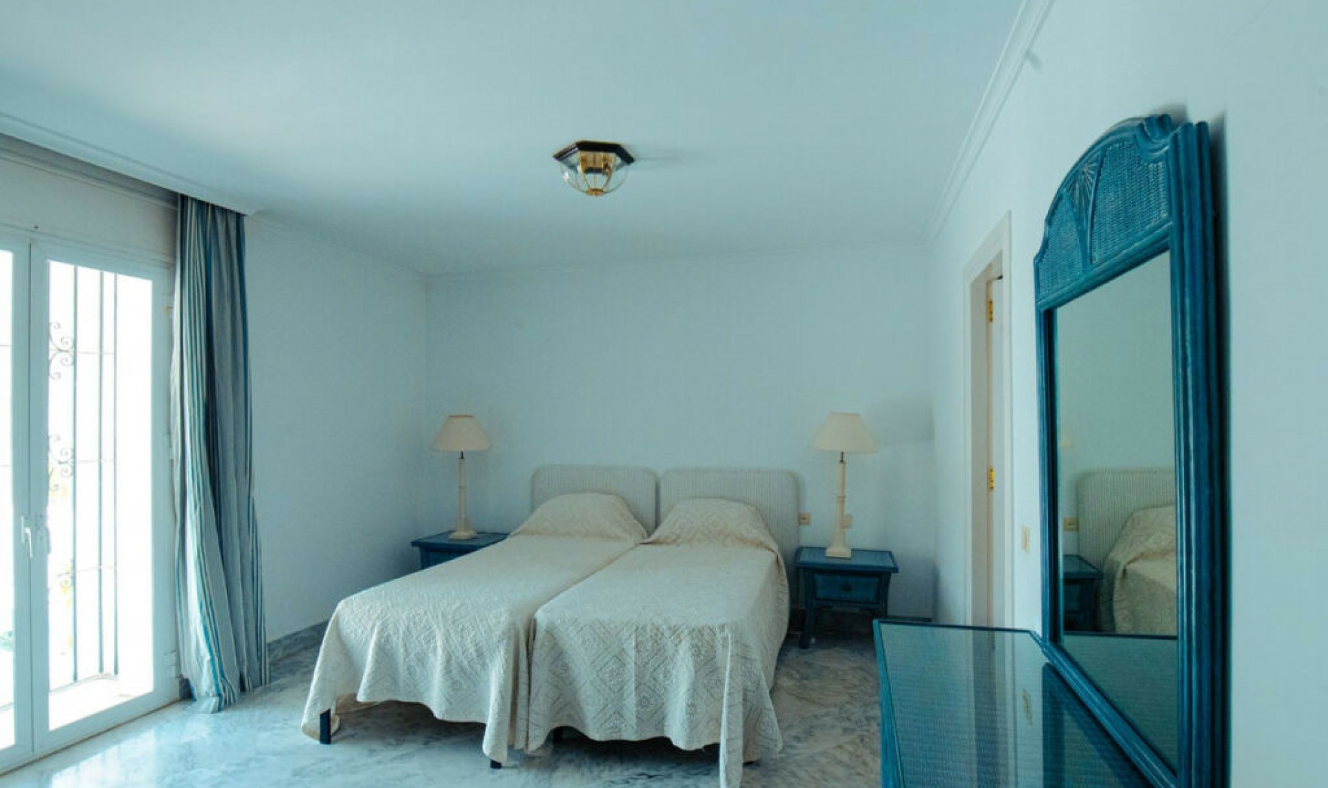 Resale - Apartment -
Elviria