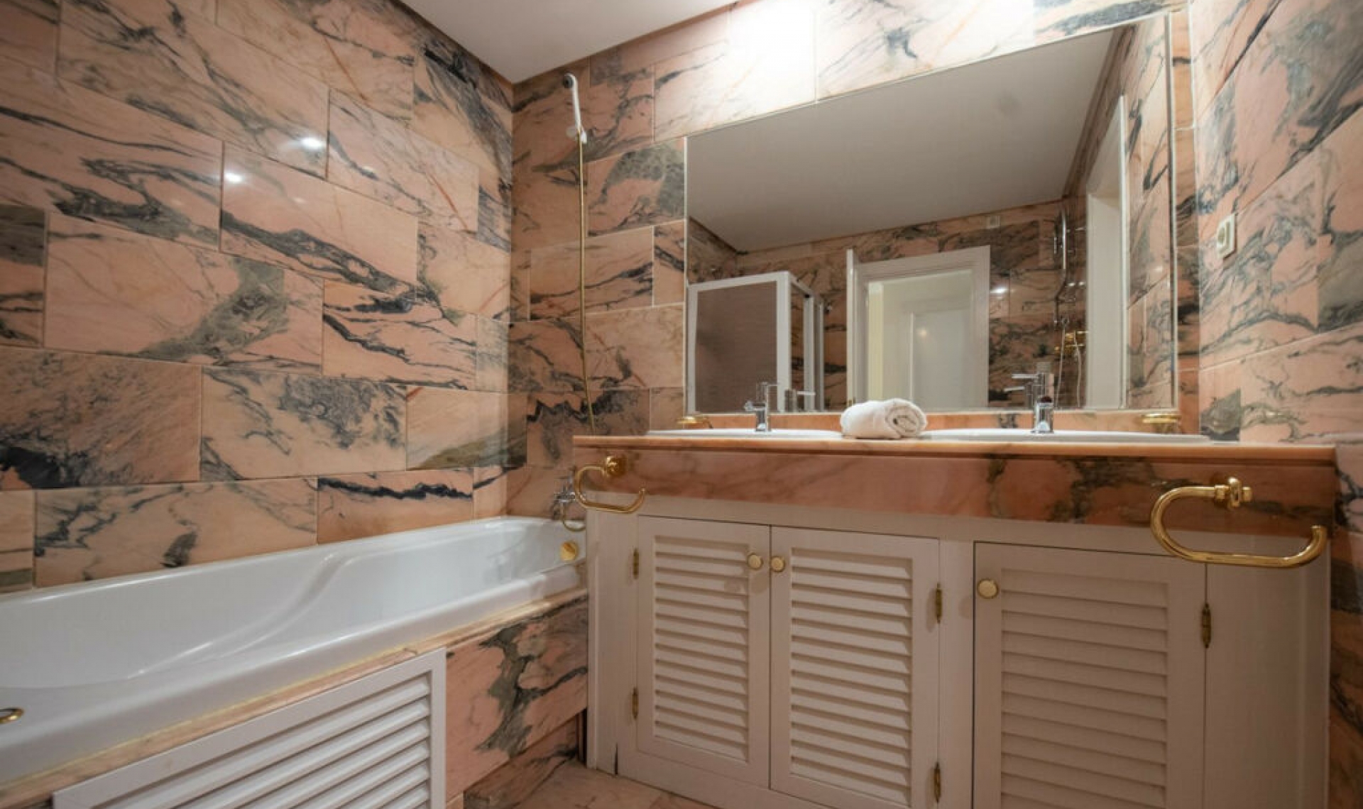 Resale - Apartment -
Elviria