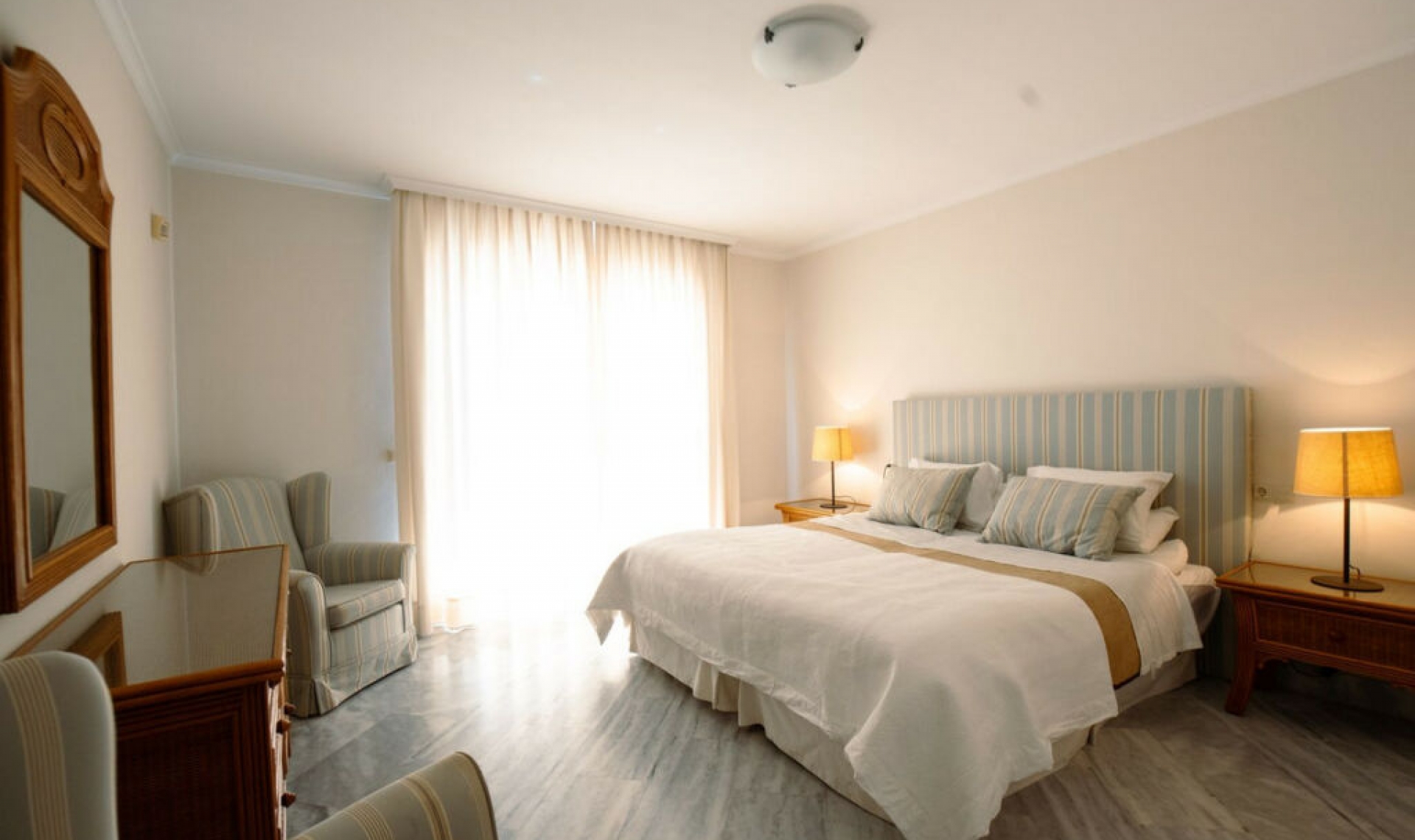 Resale - Apartment -
Elviria