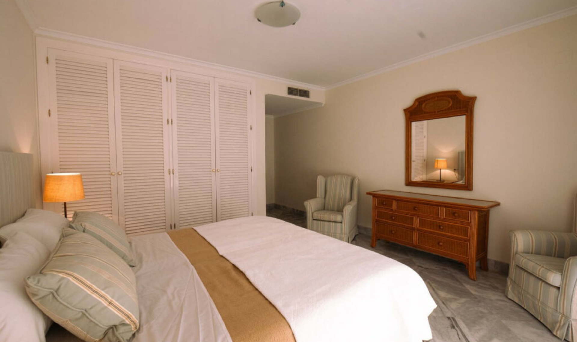 Resale - Apartment -
Elviria