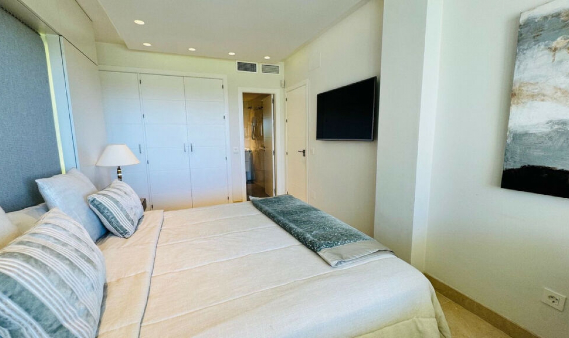 Resale - Apartment -
Elviria