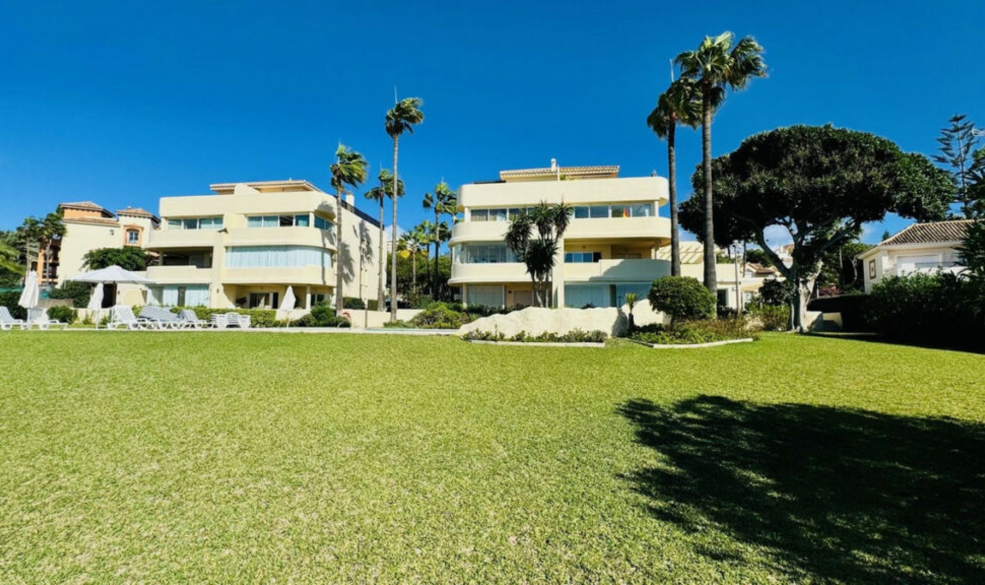 Resale - Apartment -
Elviria