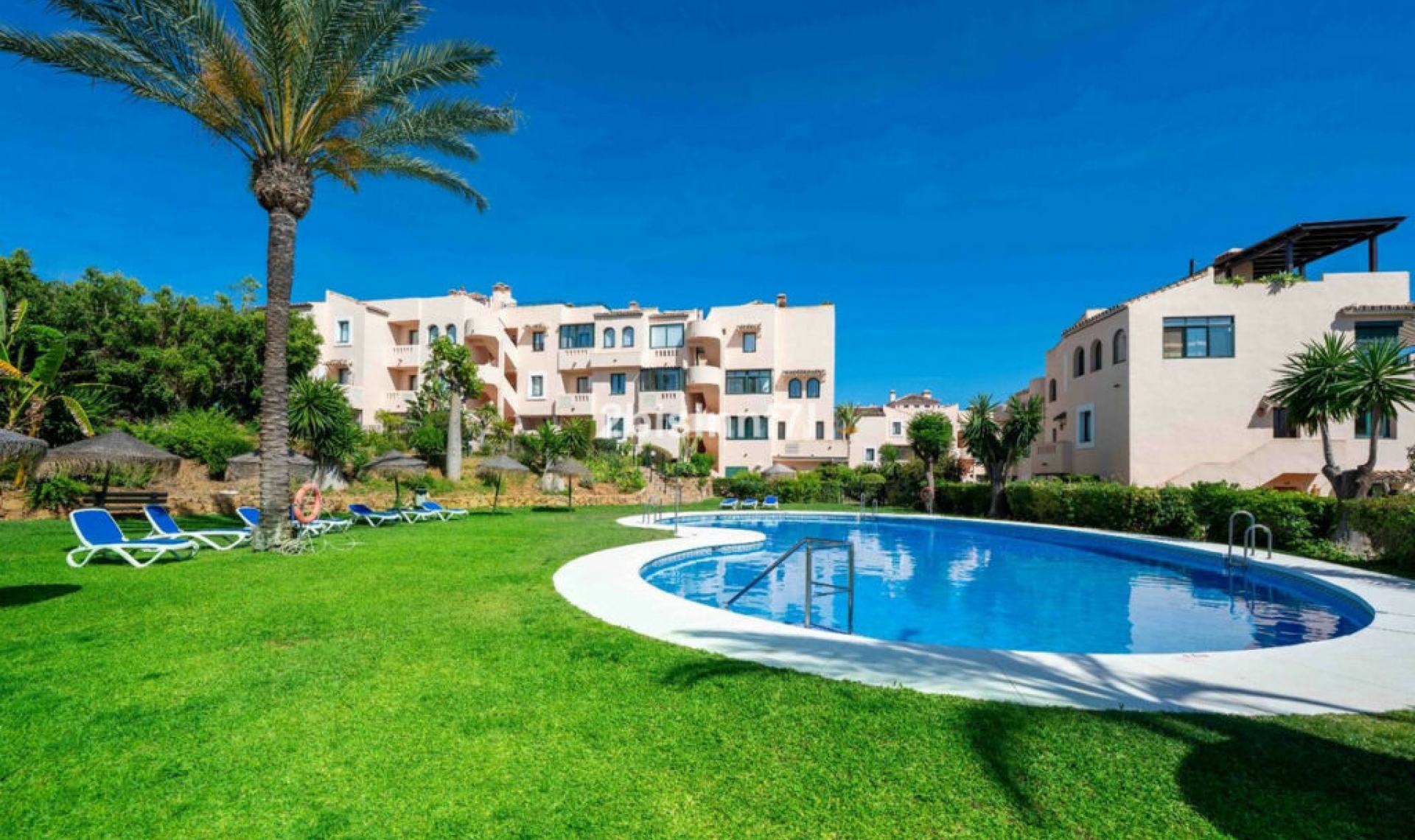 Resale - Apartment -
Elviria