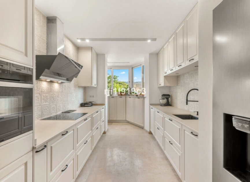 Resale - Apartment -
Elviria