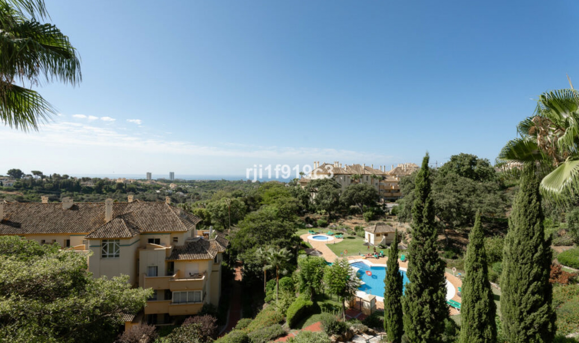 Resale - Apartment -
Elviria