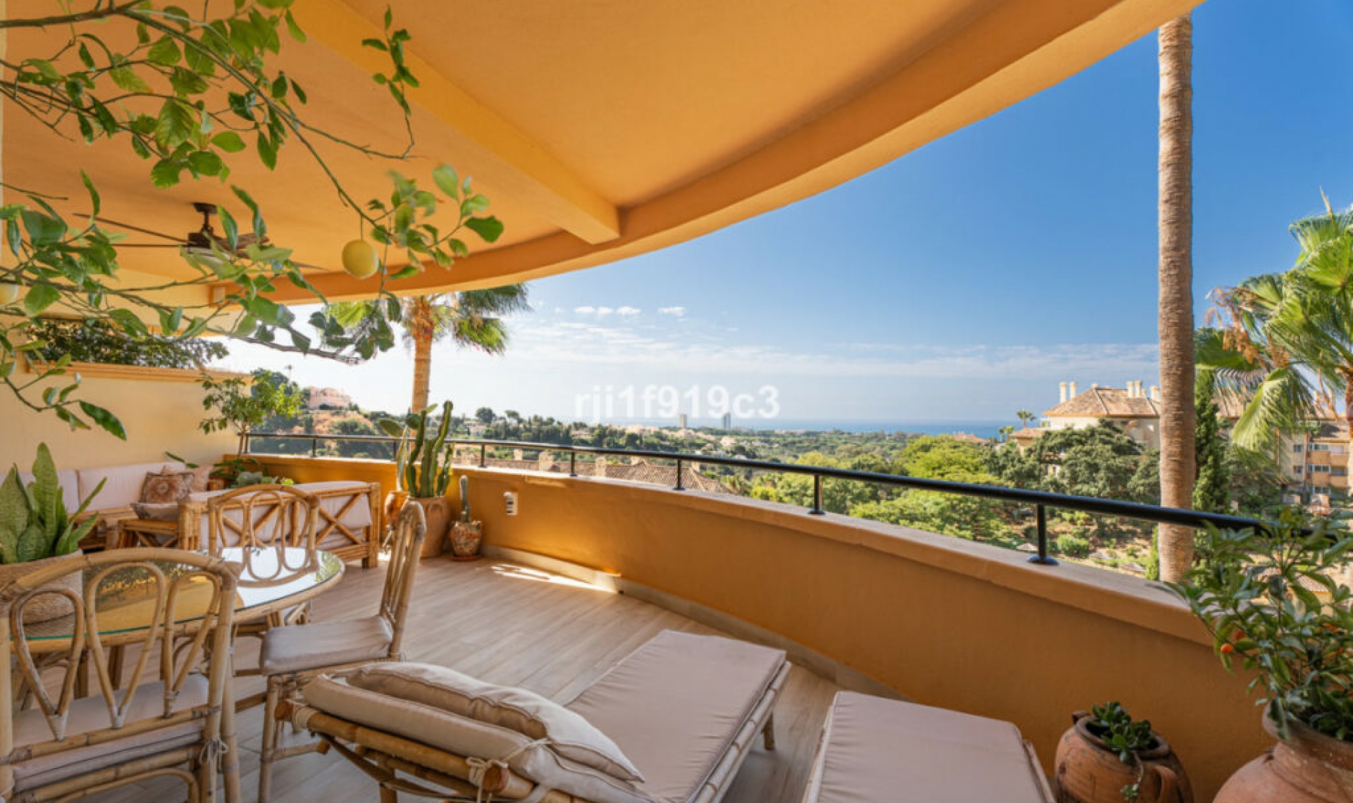 Resale - Apartment -
Elviria